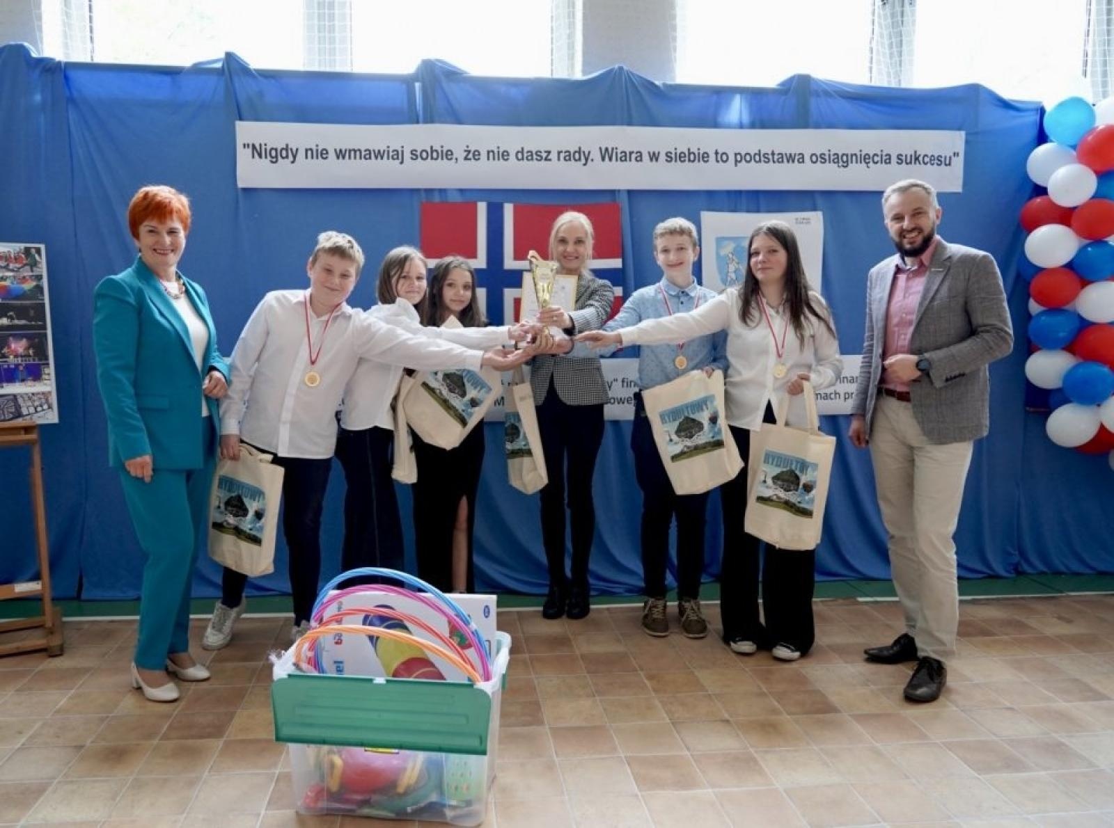 Zdjęcie w galerii na portalu naszwodzislaw.com: Dugnad po polsku, czyli od ucha do serducha [FOTO] wiadomości z regionu