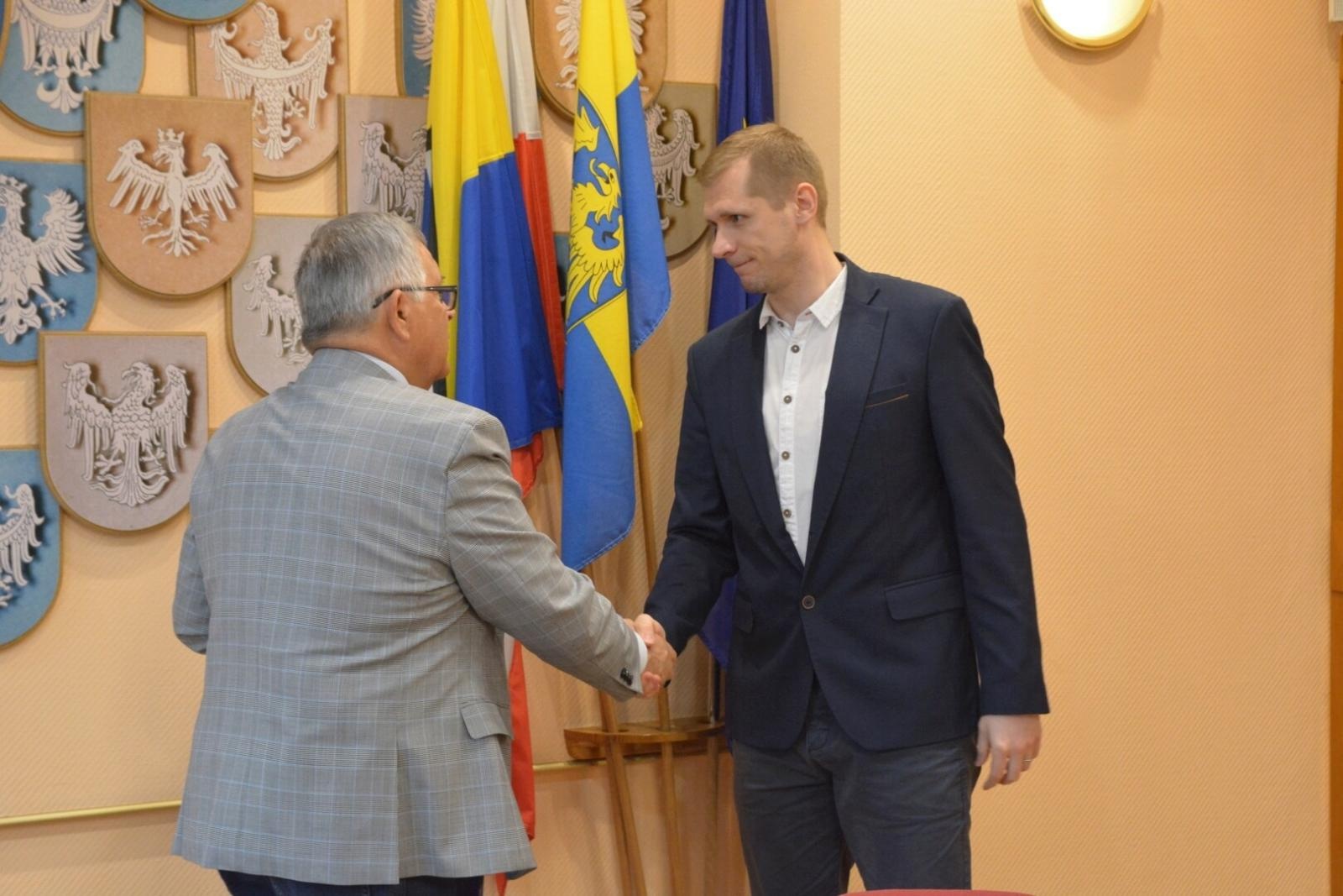 Zdjęcie w galerii na portalu naszwodzislaw.com: Marklowice. Nagrody za szczególne osiągnięcia w działalności sportowej wiadomości z regionu