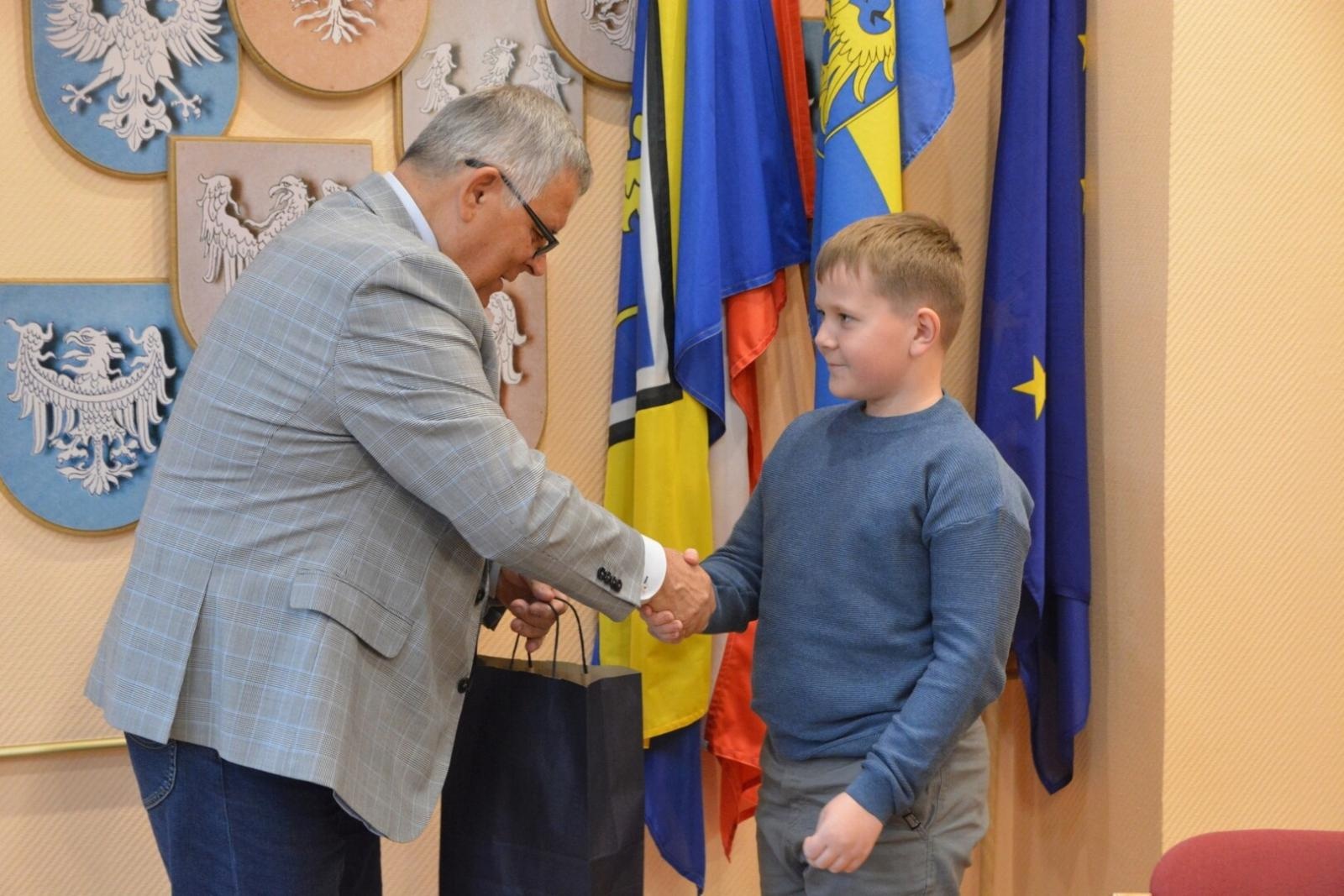 Zdjęcie w galerii na portalu naszwodzislaw.com: Marklowice. Nagrody za szczególne osiągnięcia w działalności sportowej wiadomości z regionu