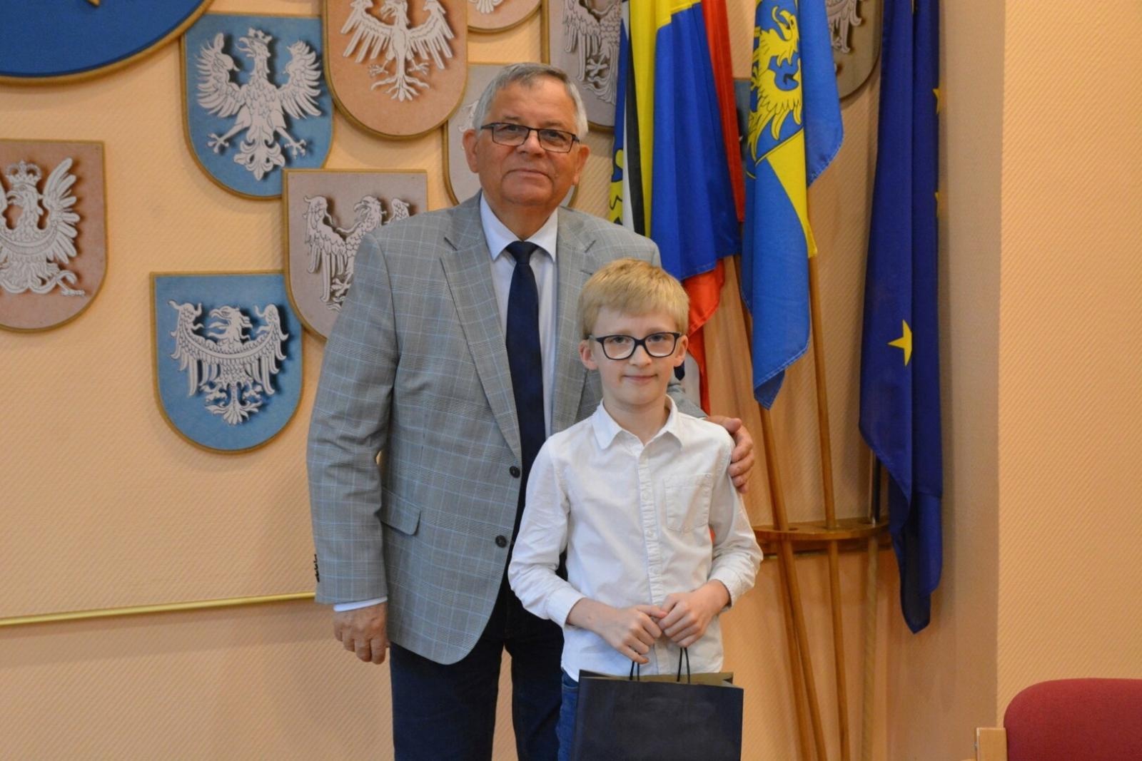 Zdjęcie w galerii na portalu naszwodzislaw.com: Marklowice. Nagrody za szczególne osiągnięcia w działalności sportowej wiadomości z regionu