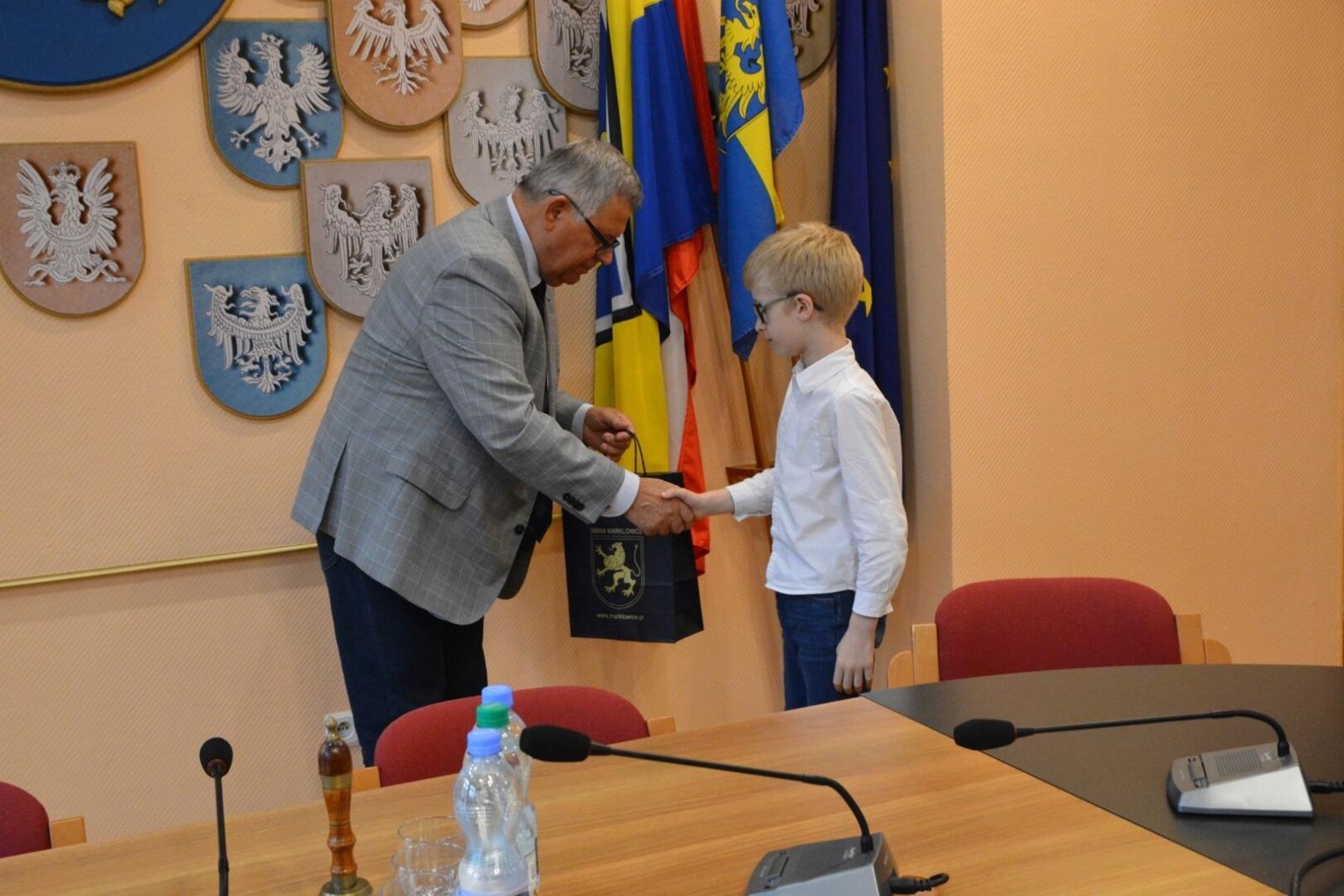 Zdjęcie w galerii na portalu naszwodzislaw.com: Marklowice. Nagrody za szczególne osiągnięcia w działalności sportowej wiadomości z regionu