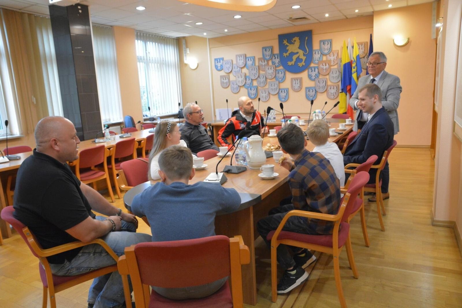 Zdjęcie w galerii na portalu naszwodzislaw.com: Marklowice. Nagrody za szczególne osiągnięcia w działalności sportowej wiadomości z regionu