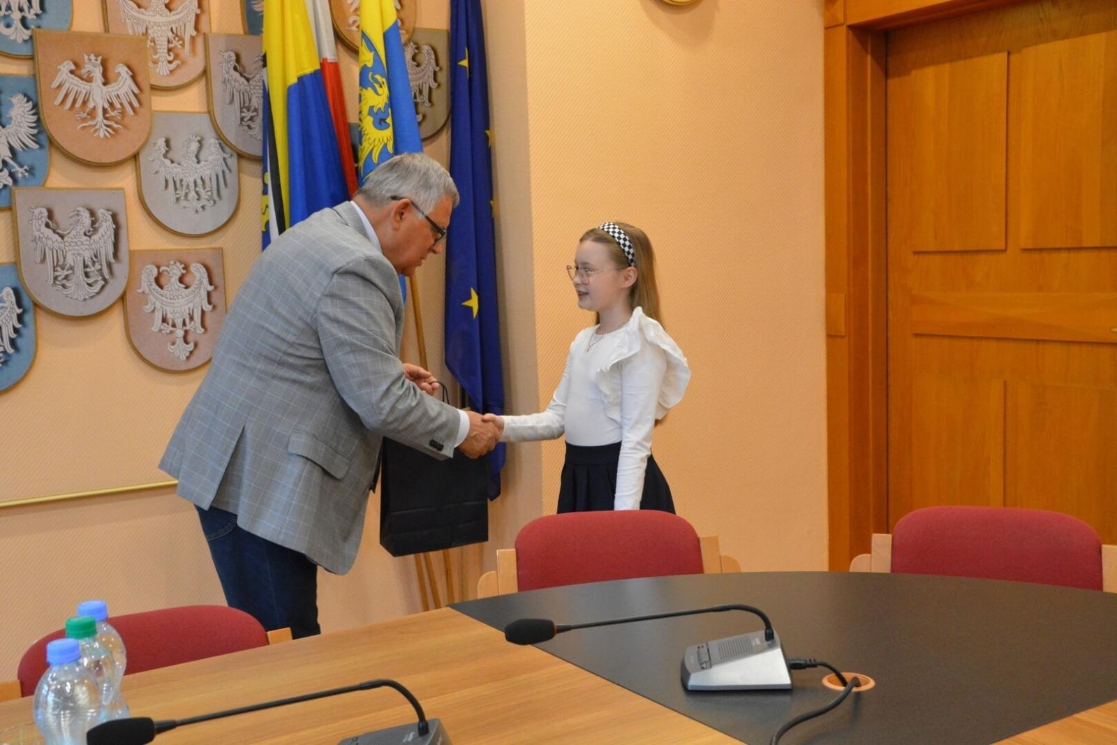 Zdjęcie w galerii na portalu naszwodzislaw.com: Marklowice. Nagrody za szczególne osiągnięcia w działalności sportowej wiadomości z regionu