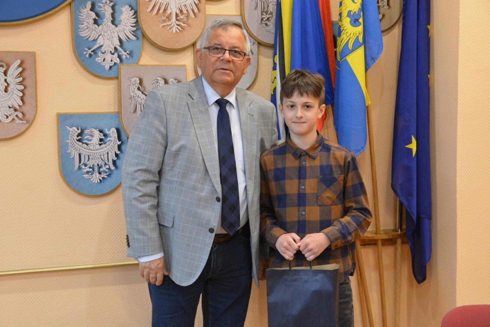 Zdjęcie w galerii na portalu naszwodzislaw.com: Marklowice. Nagrody za szczególne osiągnięcia w działalności sportowej wiadomości z regionu