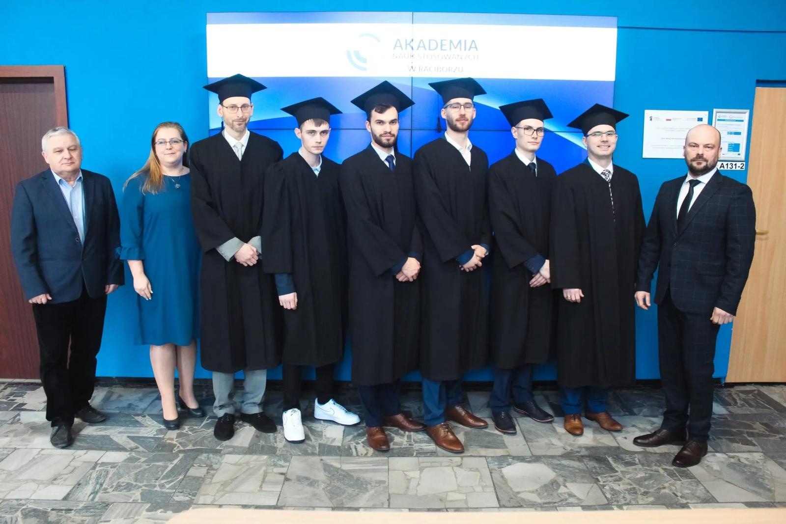 Zdjęcie w galerii na portalu naszwodzislaw.com: Kolejni inżynierowie opuścili mury raciborskiej uczelni wiadomości z regionu