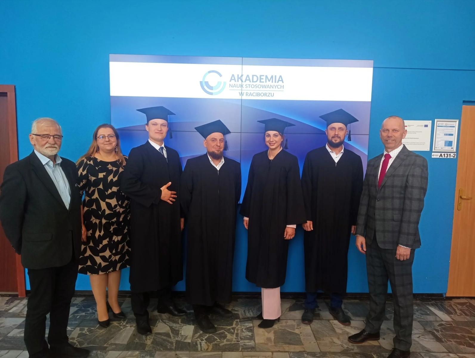 Zdjęcie w galerii na portalu naszwodzislaw.com: Kolejni inżynierowie opuścili mury raciborskiej uczelni wiadomości z regionu