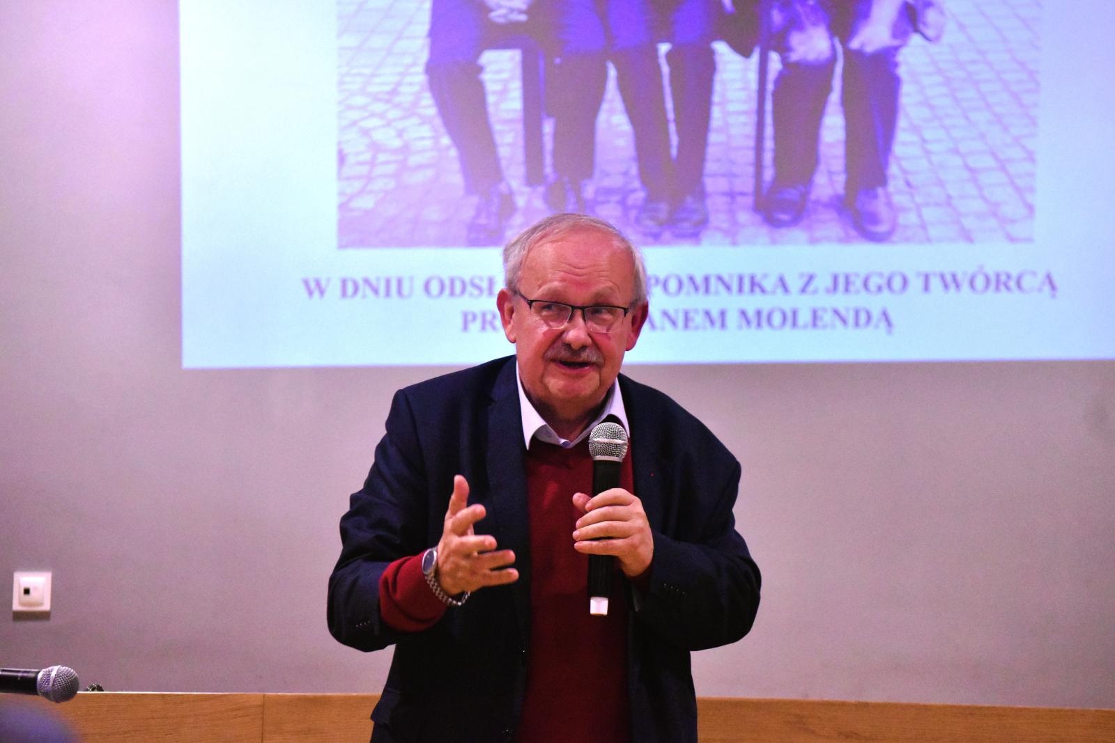 Zdjęcie w galerii na portalu naszwodzislaw.com: Henryk Grzonka przypomniał w Godowie postać Stanisława Ligonia wiadomości z regionu