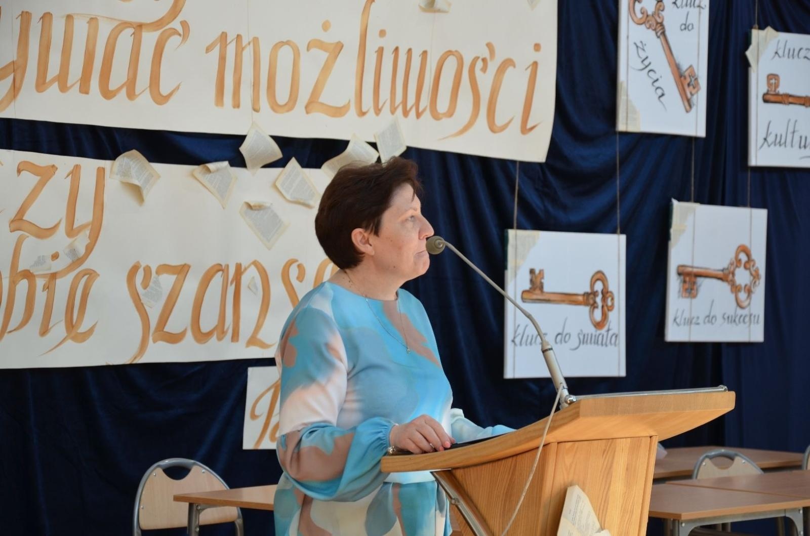 Zdjęcie w galerii na portalu naszwodzislaw.com: Maturzyści powiatowych szkół odebrali świadectwa [FOTO] wiadomości z regionu