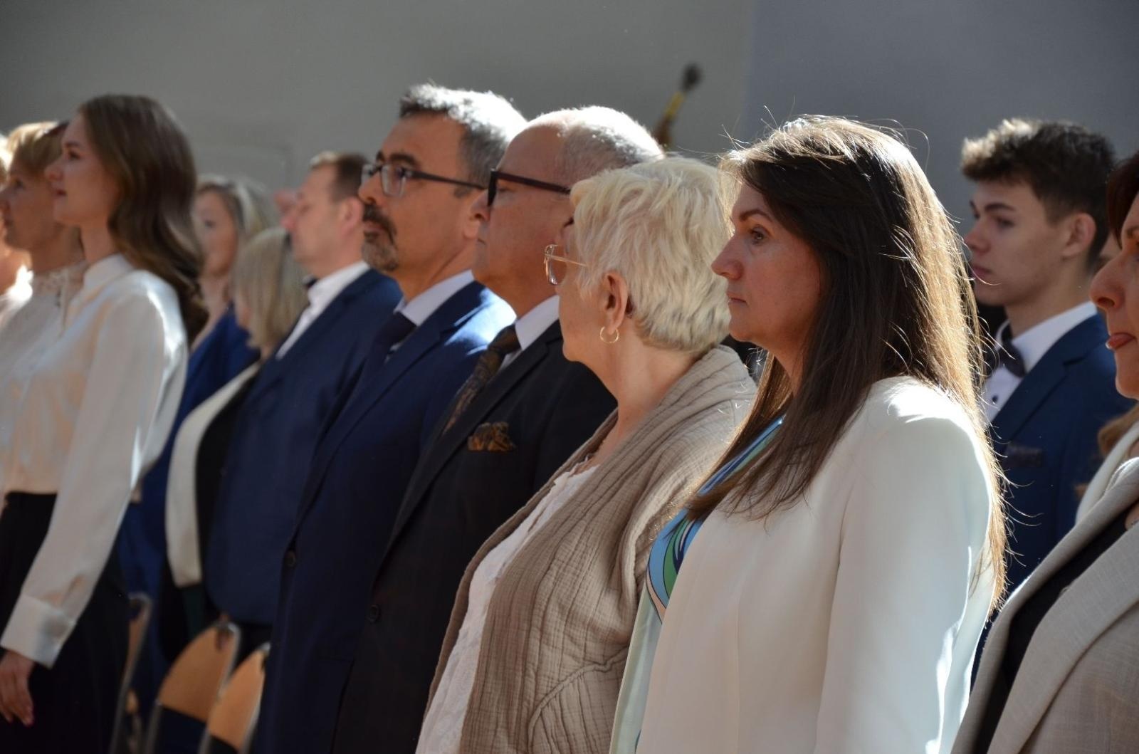 Zdjęcie w galerii na portalu naszwodzislaw.com: Maturzyści powiatowych szkół odebrali świadectwa [FOTO] wiadomości z regionu