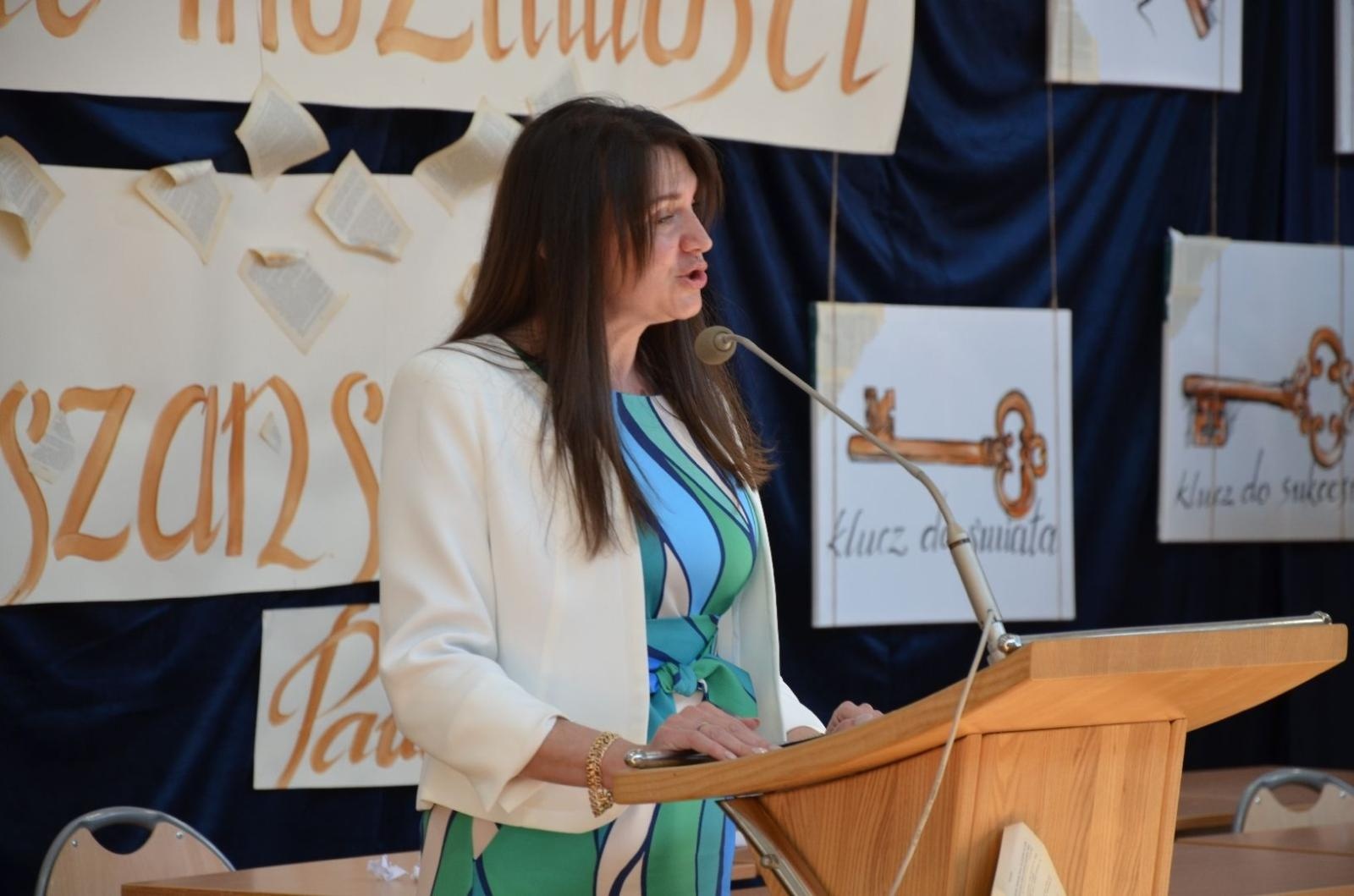 Zdjęcie w galerii na portalu naszwodzislaw.com: Maturzyści powiatowych szkół odebrali świadectwa [FOTO] wiadomości z regionu