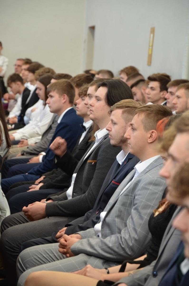 Zdjęcie w galerii na portalu naszwodzislaw.com: Maturzyści powiatowych szkół odebrali świadectwa [FOTO] wiadomości z regionu