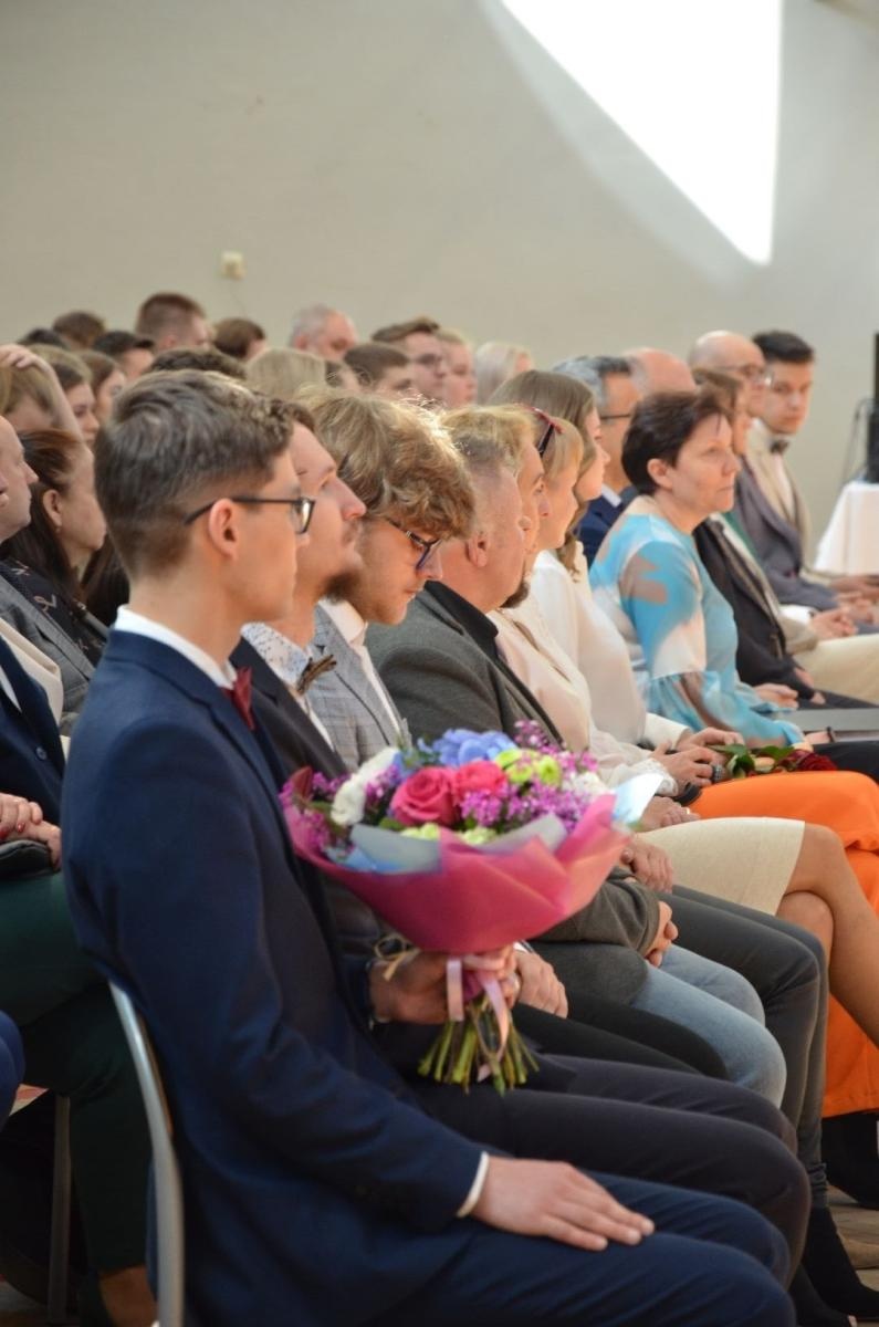 Zdjęcie w galerii na portalu naszwodzislaw.com: Maturzyści powiatowych szkół odebrali świadectwa [FOTO] wiadomości z regionu