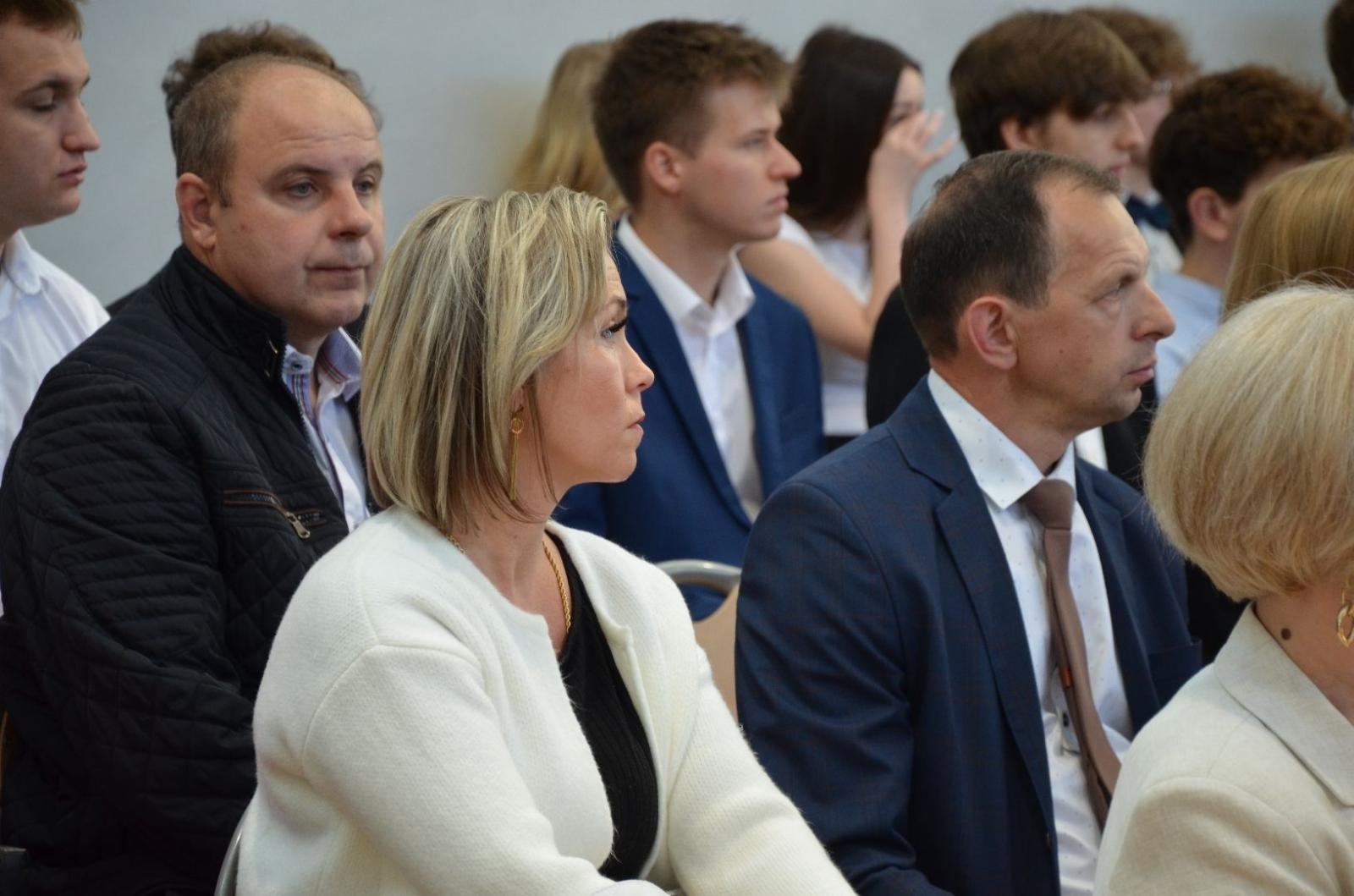 Zdjęcie w galerii na portalu naszwodzislaw.com: Maturzyści powiatowych szkół odebrali świadectwa [FOTO] wiadomości z regionu