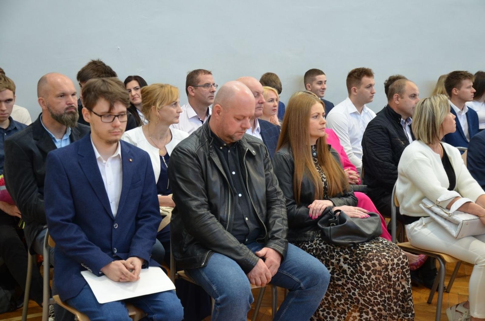 Zdjęcie w galerii na portalu naszwodzislaw.com: Maturzyści powiatowych szkół odebrali świadectwa [FOTO] wiadomości z regionu