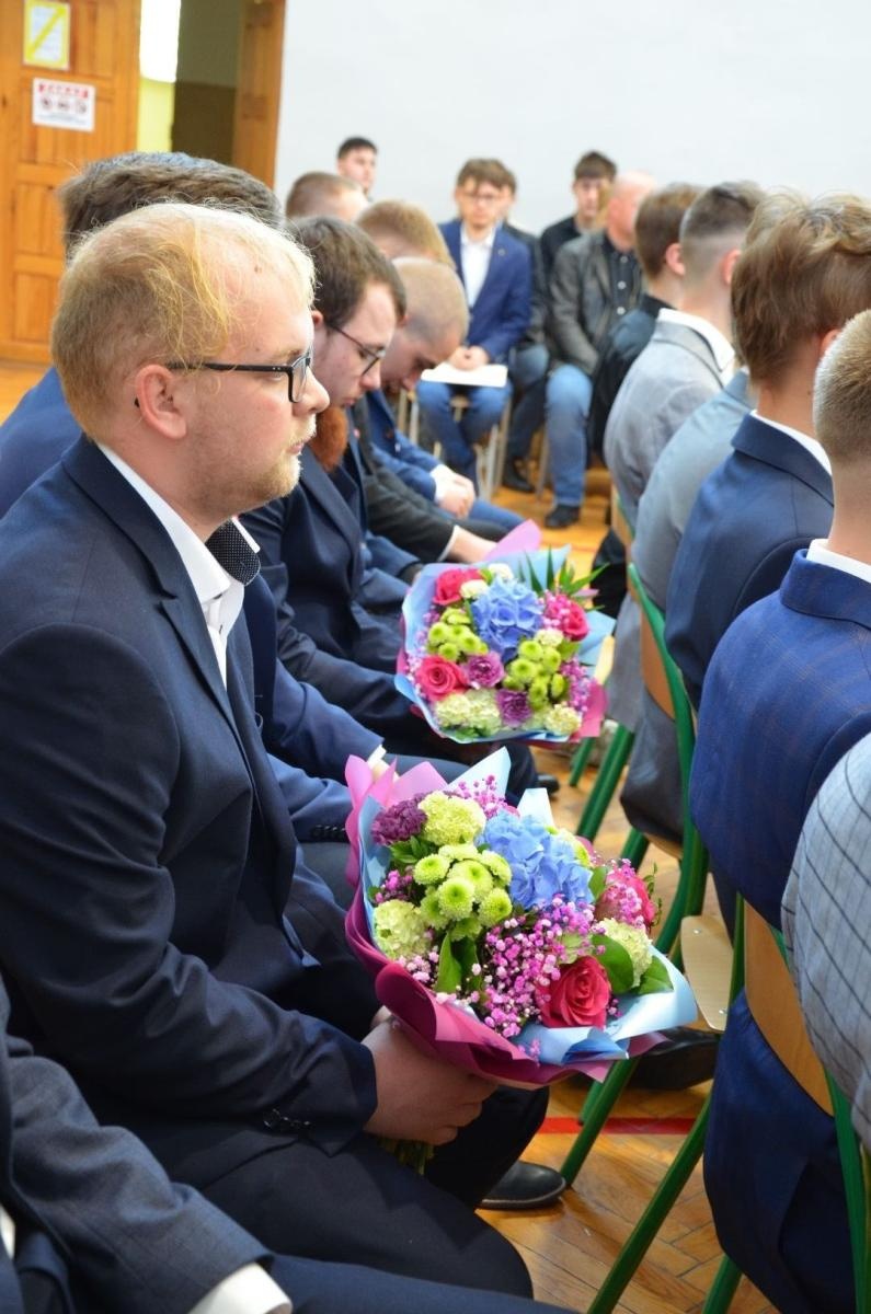 Zdjęcie w galerii na portalu naszwodzislaw.com: Maturzyści powiatowych szkół odebrali świadectwa [FOTO] wiadomości z regionu