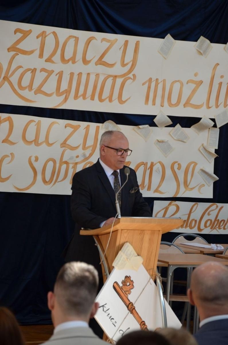 Zdjęcie w galerii na portalu naszwodzislaw.com: Maturzyści powiatowych szkół odebrali świadectwa [FOTO] wiadomości z regionu