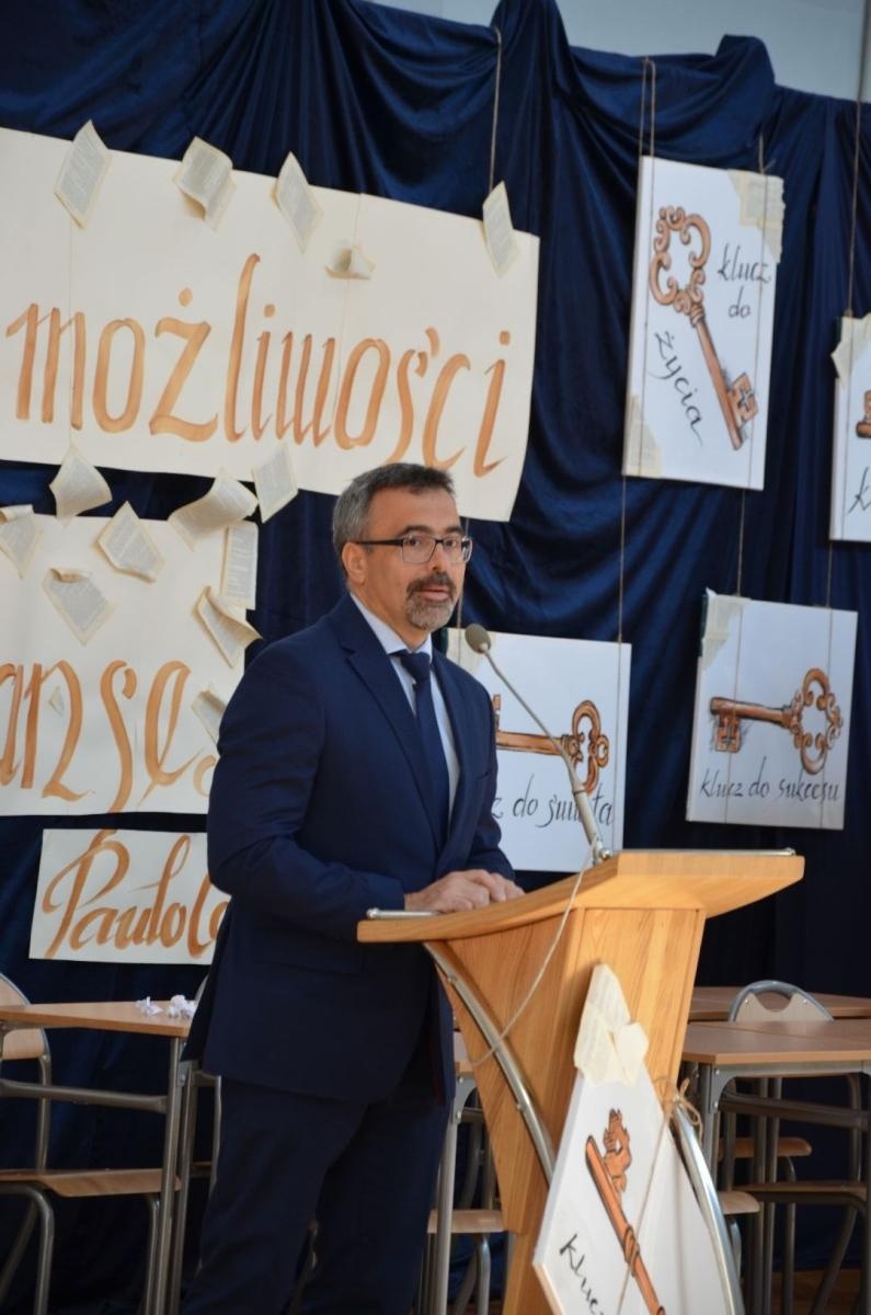 Zdjęcie w galerii na portalu naszwodzislaw.com: Maturzyści powiatowych szkół odebrali świadectwa [FOTO] wiadomości z regionu