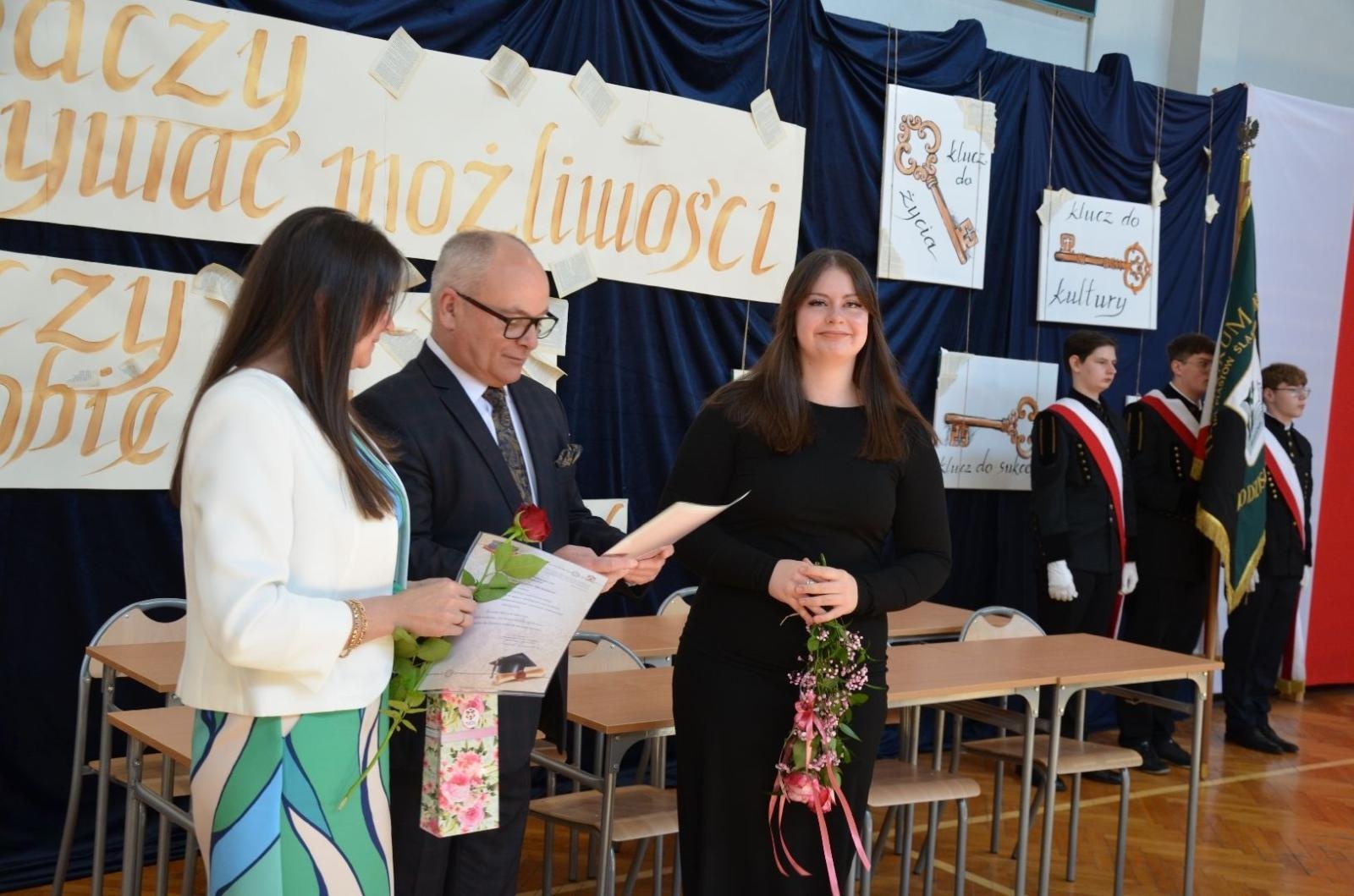 Zdjęcie w galerii na portalu naszwodzislaw.com: Maturzyści powiatowych szkół odebrali świadectwa [FOTO] wiadomości z regionu