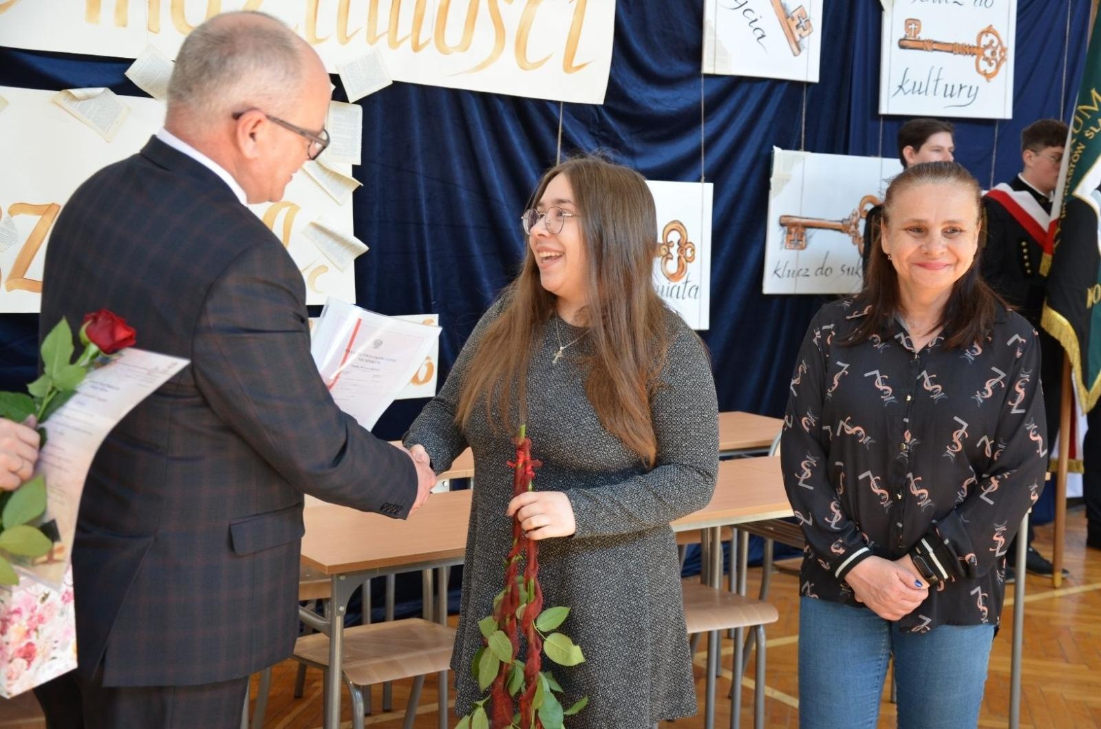 Zdjęcie w galerii na portalu naszwodzislaw.com: Maturzyści powiatowych szkół odebrali świadectwa [FOTO] wiadomości z regionu