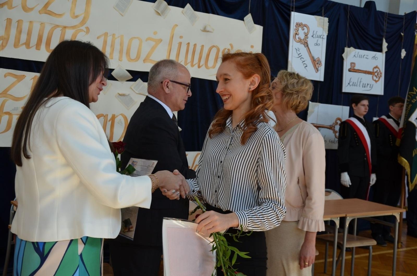 Zdjęcie w galerii na portalu naszwodzislaw.com: Maturzyści powiatowych szkół odebrali świadectwa [FOTO] wiadomości z regionu