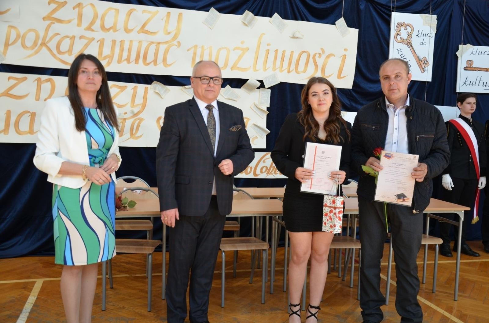 Zdjęcie w galerii na portalu naszwodzislaw.com: Maturzyści powiatowych szkół odebrali świadectwa [FOTO] wiadomości z regionu