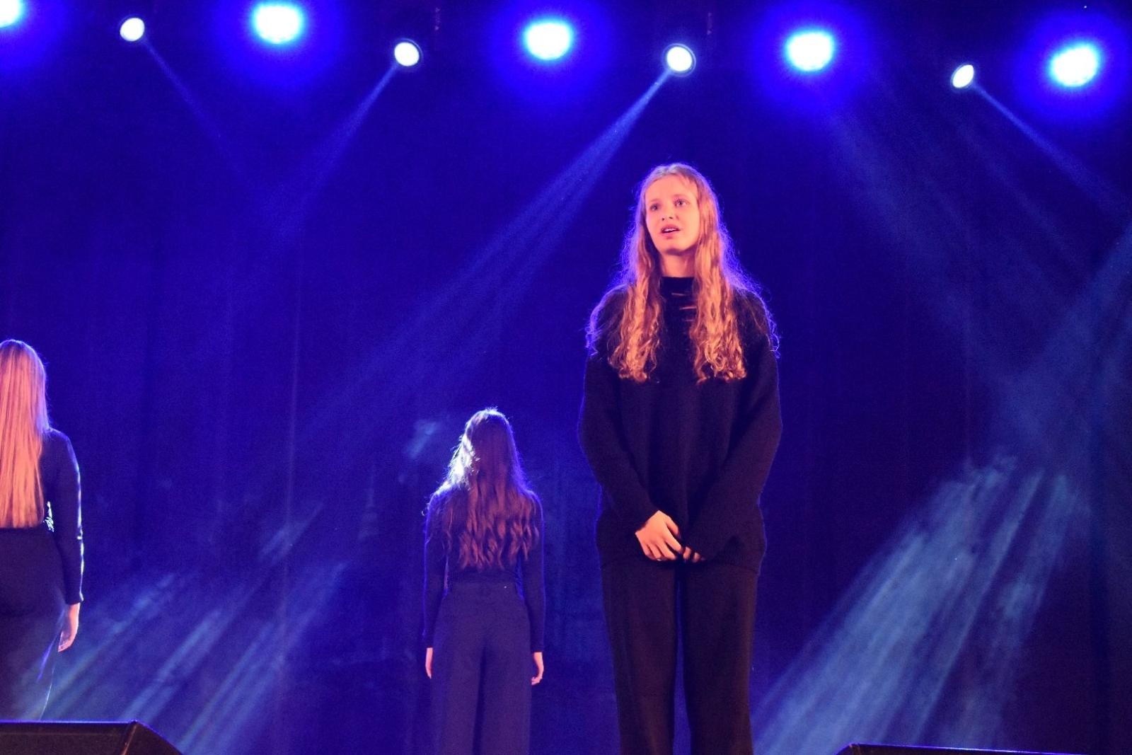 Zdjęcie w galerii na portalu naszwodzislaw.com: Maturzyści powiatowych szkół odebrali świadectwa [FOTO] wiadomości z regionu