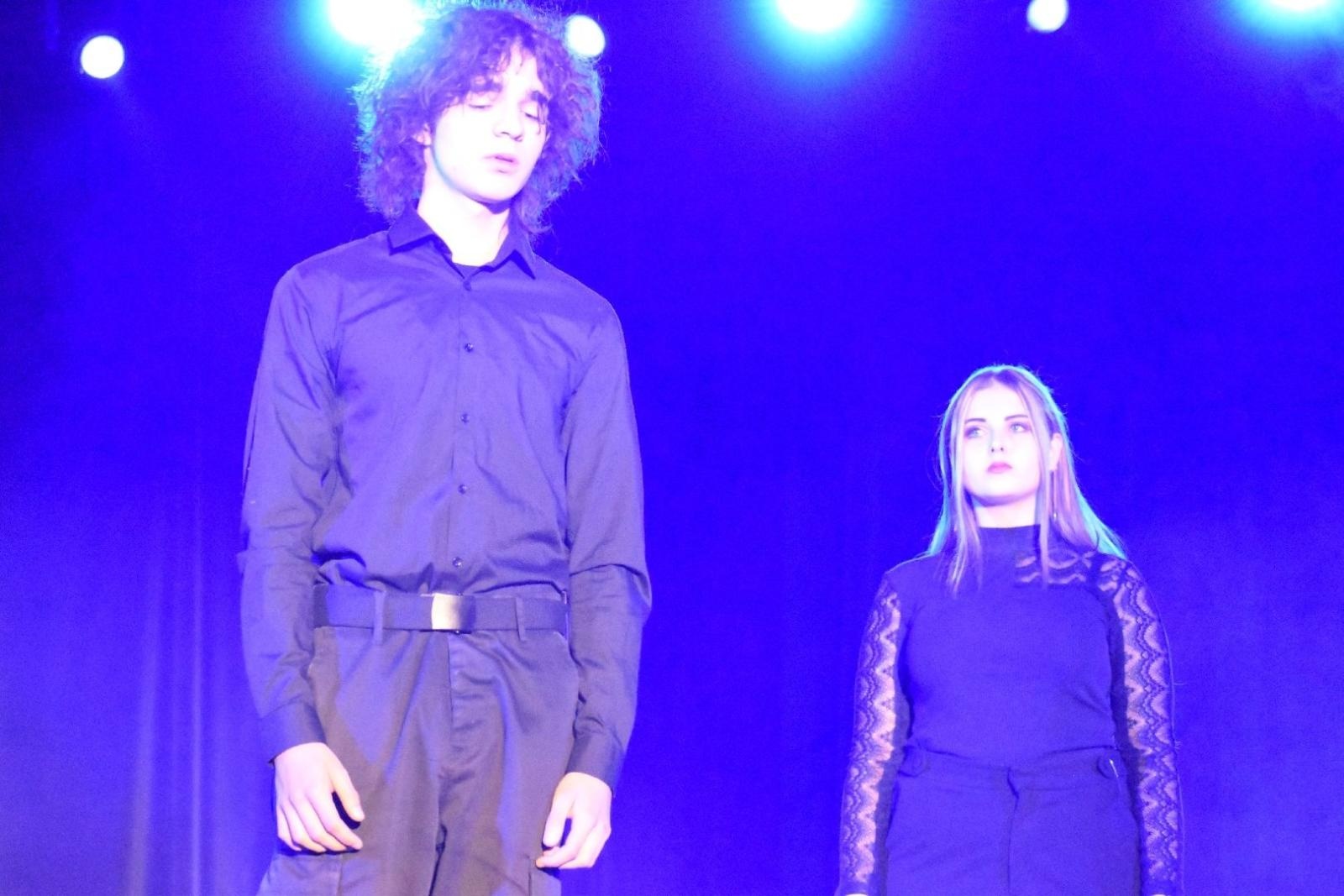 Zdjęcie w galerii na portalu naszwodzislaw.com: Maturzyści powiatowych szkół odebrali świadectwa [FOTO] wiadomości z regionu