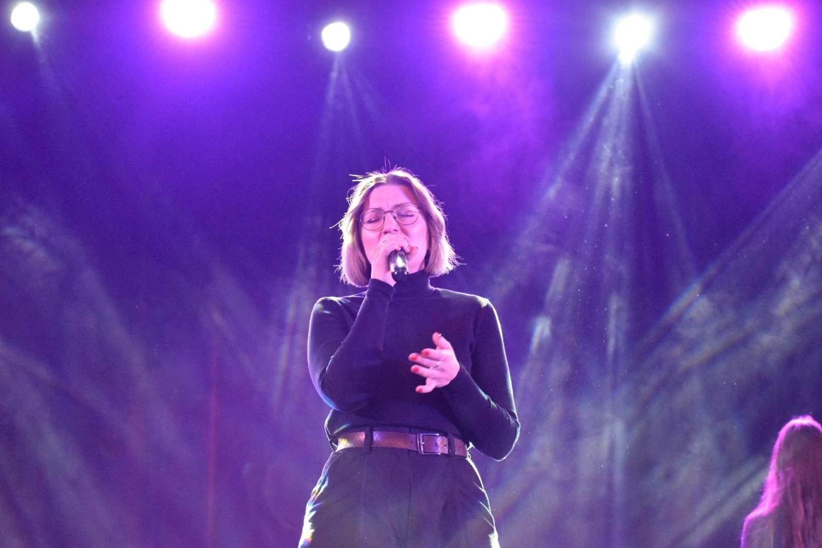 Zdjęcie w galerii na portalu naszwodzislaw.com: Maturzyści powiatowych szkół odebrali świadectwa [FOTO] wiadomości z regionu