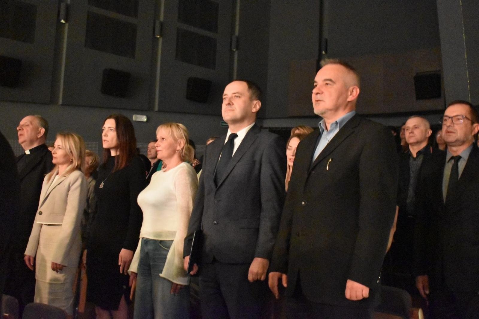 Zdjęcie w galerii na portalu naszwodzislaw.com: Maturzyści powiatowych szkół odebrali świadectwa [FOTO] wiadomości z regionu