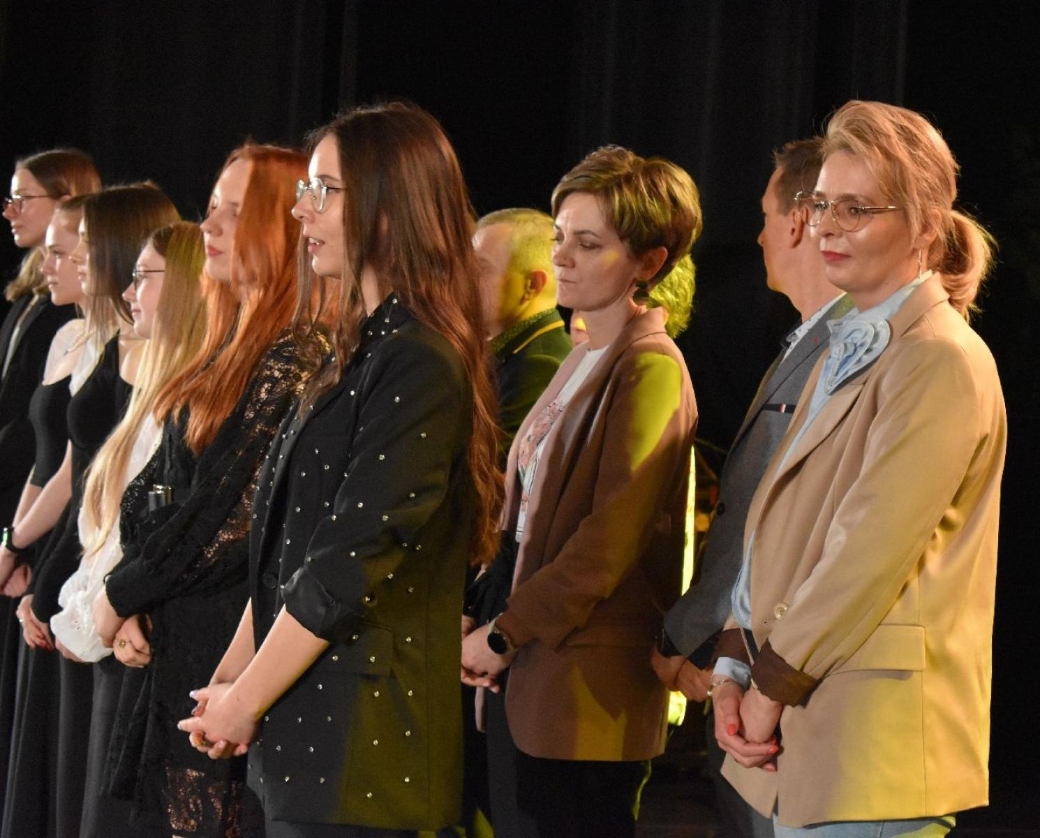 Zdjęcie w galerii na portalu naszwodzislaw.com: Maturzyści powiatowych szkół odebrali świadectwa [FOTO] wiadomości z regionu