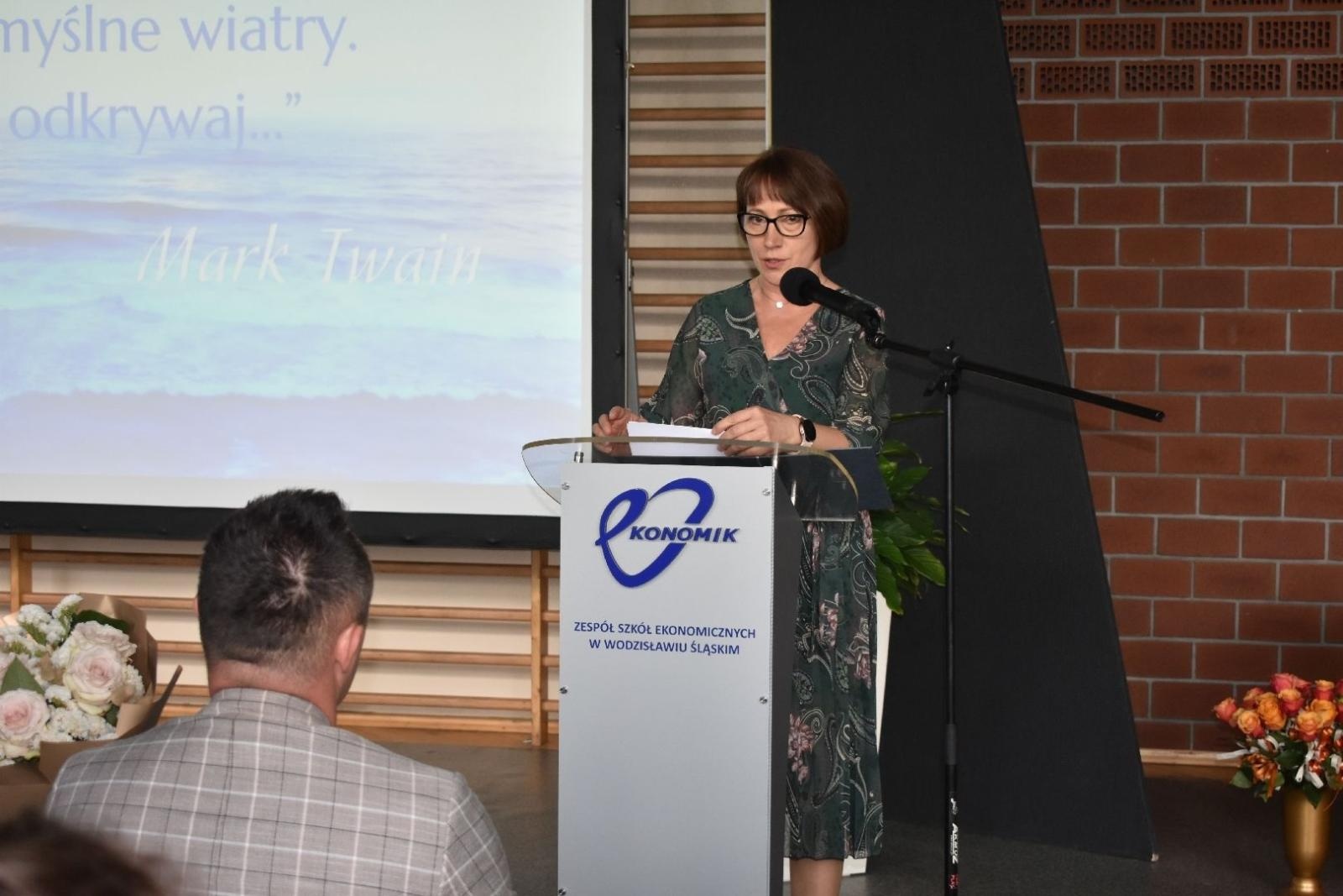 Zdjęcie w galerii na portalu naszwodzislaw.com: Maturzyści powiatowych szkół odebrali świadectwa [FOTO] wiadomości z regionu