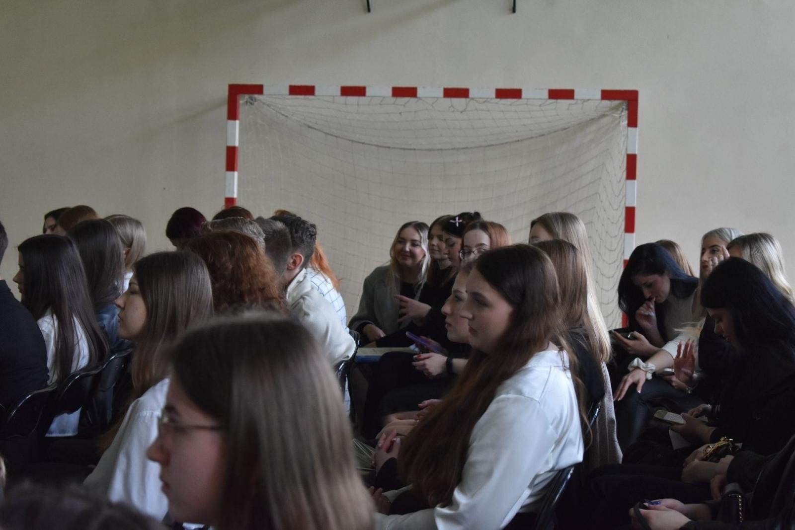 Zdjęcie w galerii na portalu naszwodzislaw.com: Maturzyści powiatowych szkół odebrali świadectwa [FOTO] wiadomości z regionu