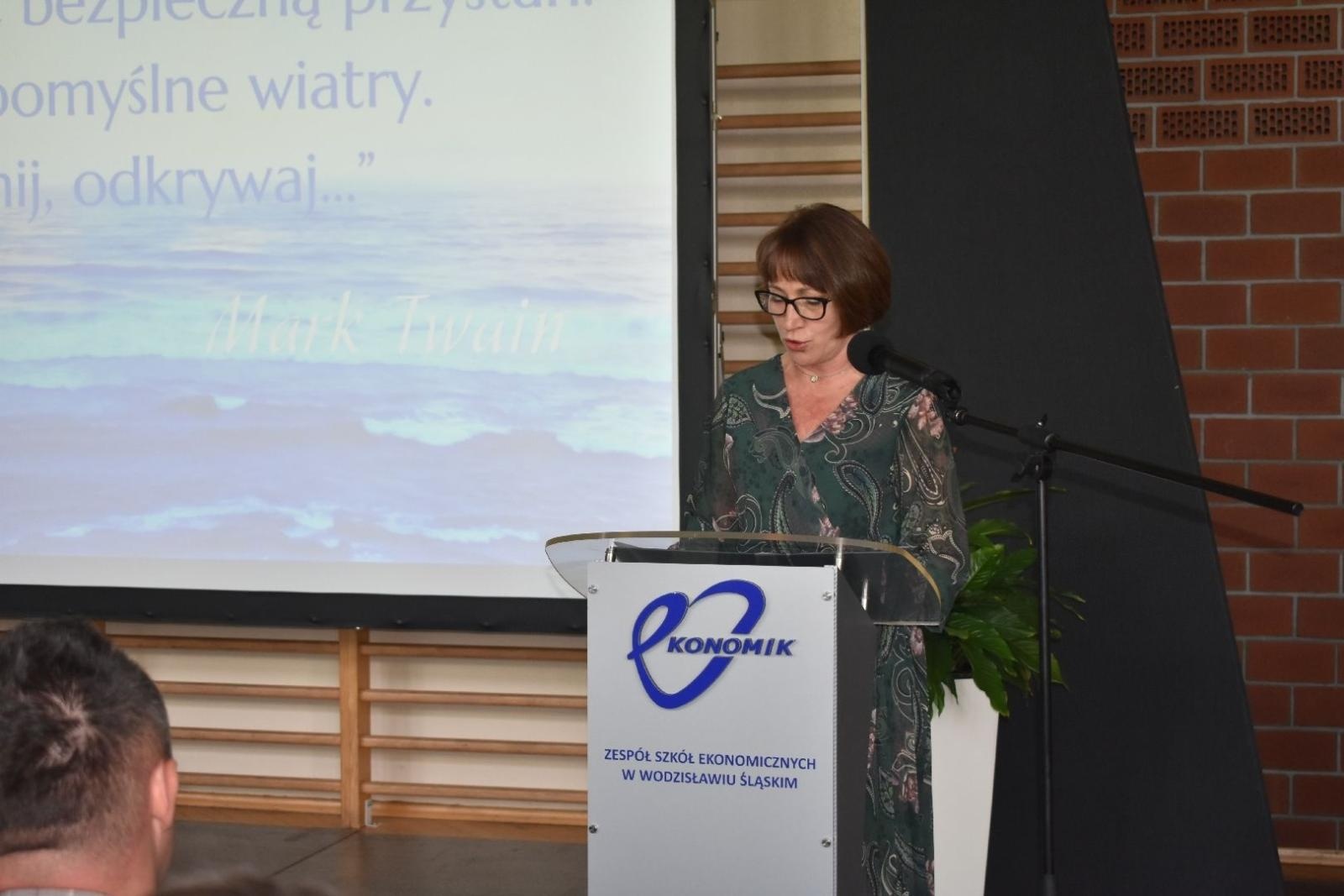 Zdjęcie w galerii na portalu naszwodzislaw.com: Maturzyści powiatowych szkół odebrali świadectwa [FOTO] wiadomości z regionu