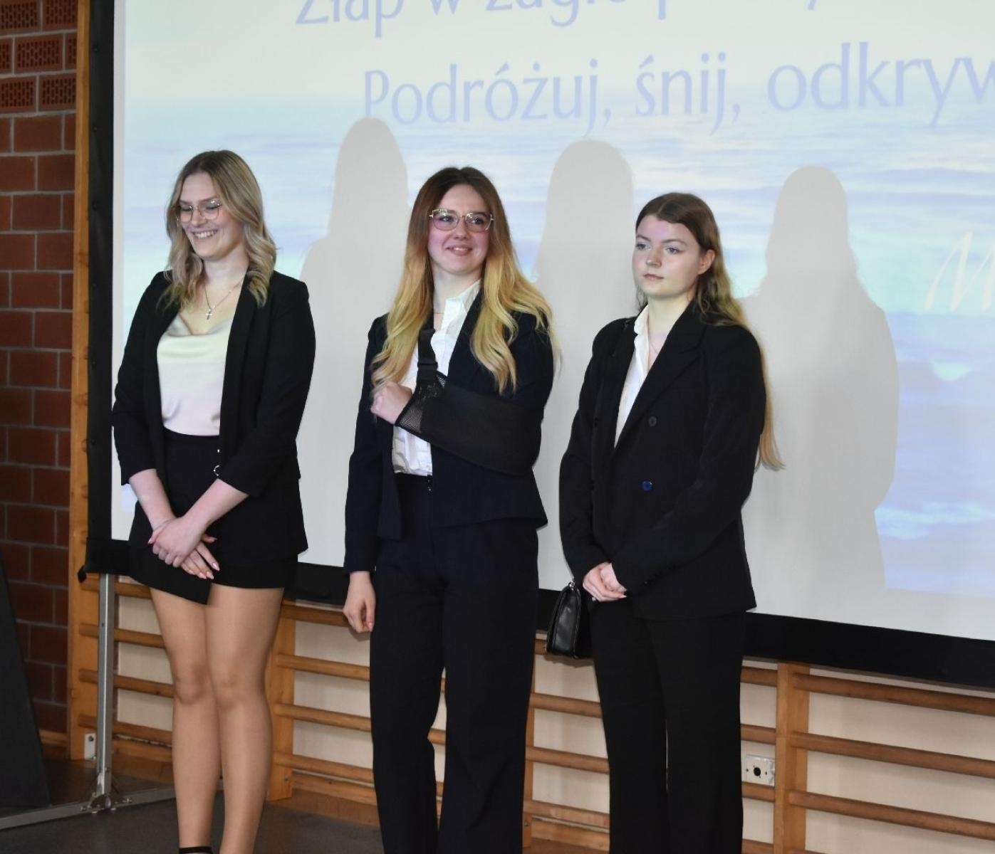 Zdjęcie w galerii na portalu naszwodzislaw.com: Maturzyści powiatowych szkół odebrali świadectwa [FOTO] wiadomości z regionu