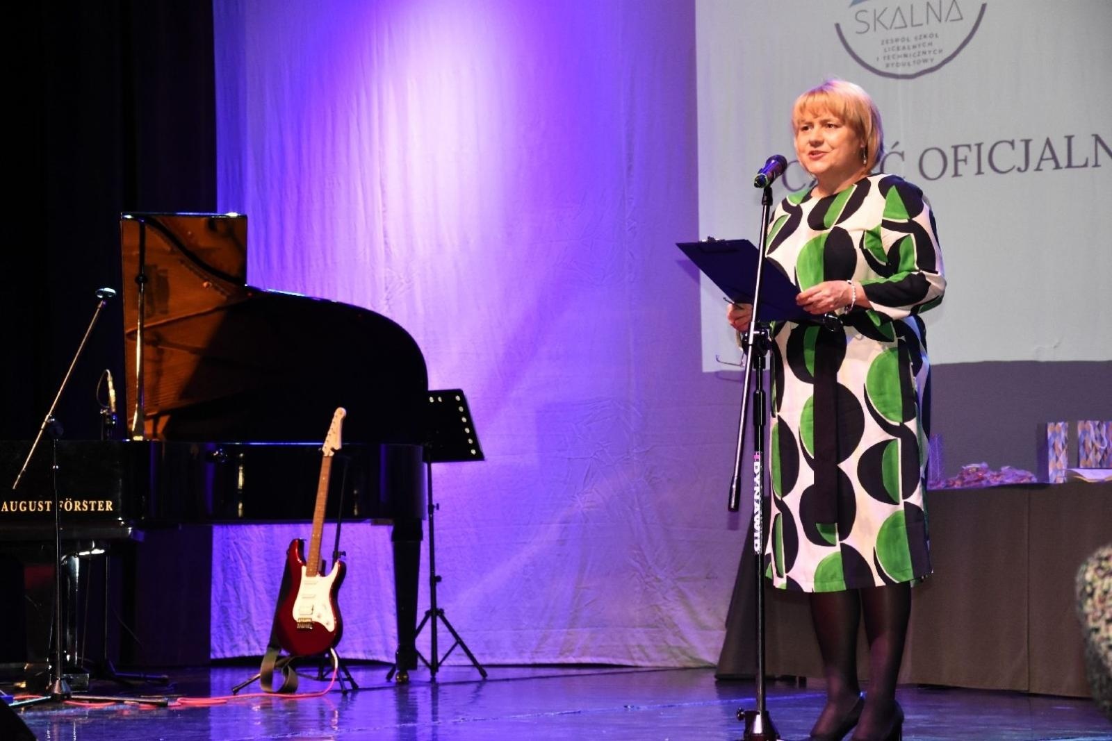 Zdjęcie w galerii na portalu naszwodzislaw.com: Maturzyści powiatowych szkół odebrali świadectwa [FOTO] wiadomości z regionu