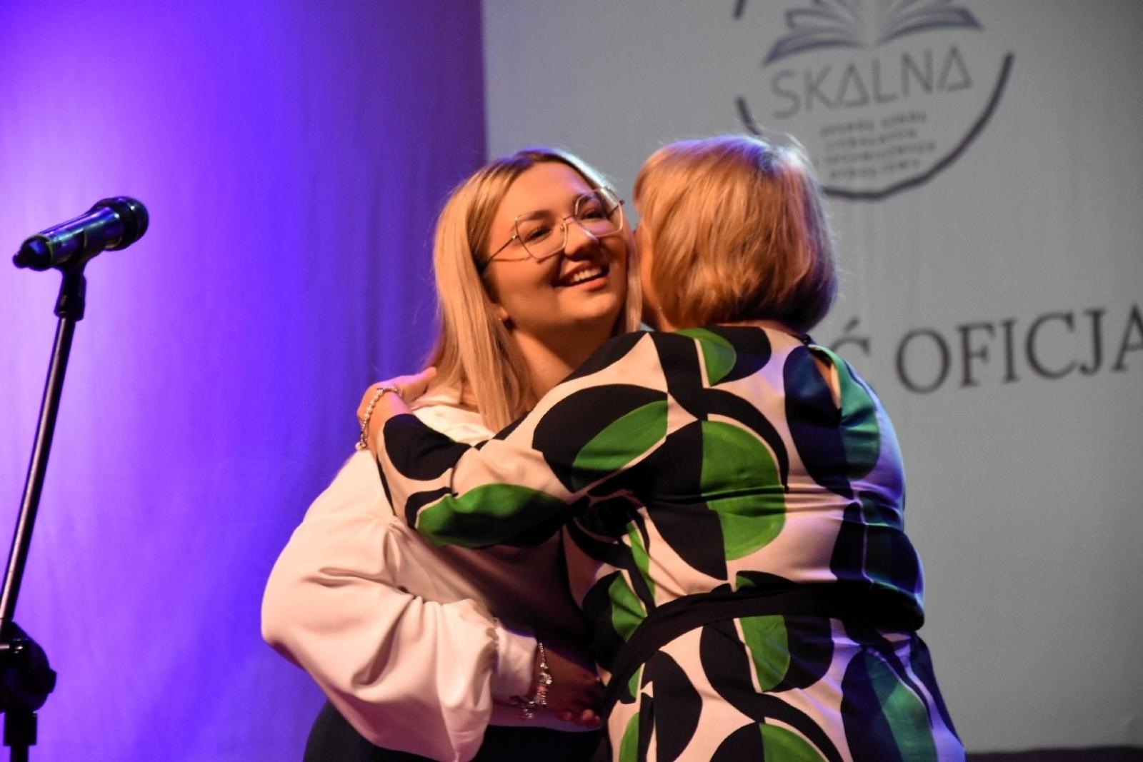 Zdjęcie w galerii na portalu naszwodzislaw.com: Maturzyści powiatowych szkół odebrali świadectwa [FOTO] wiadomości z regionu