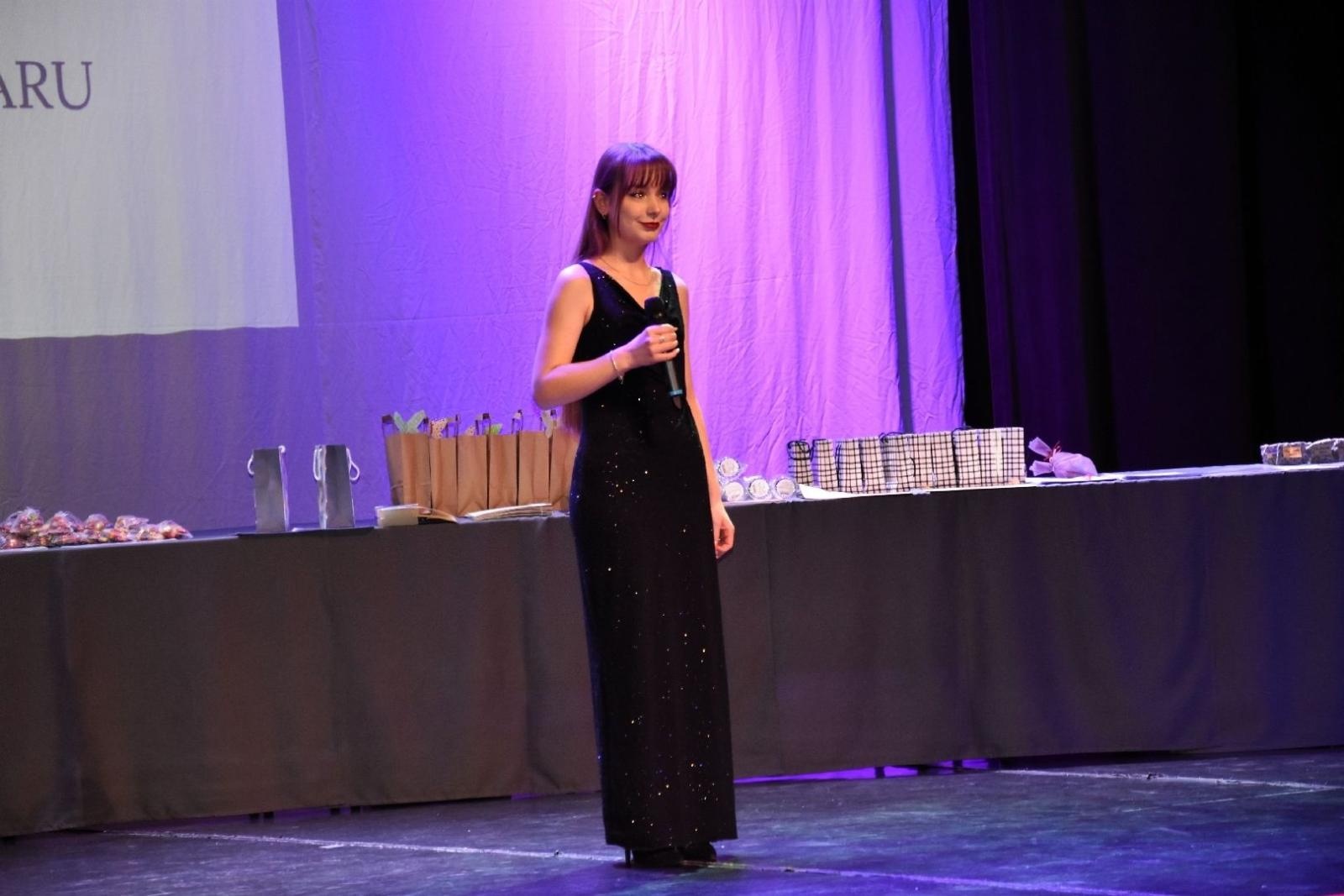 Zdjęcie w galerii na portalu naszwodzislaw.com: Maturzyści powiatowych szkół odebrali świadectwa [FOTO] wiadomości z regionu