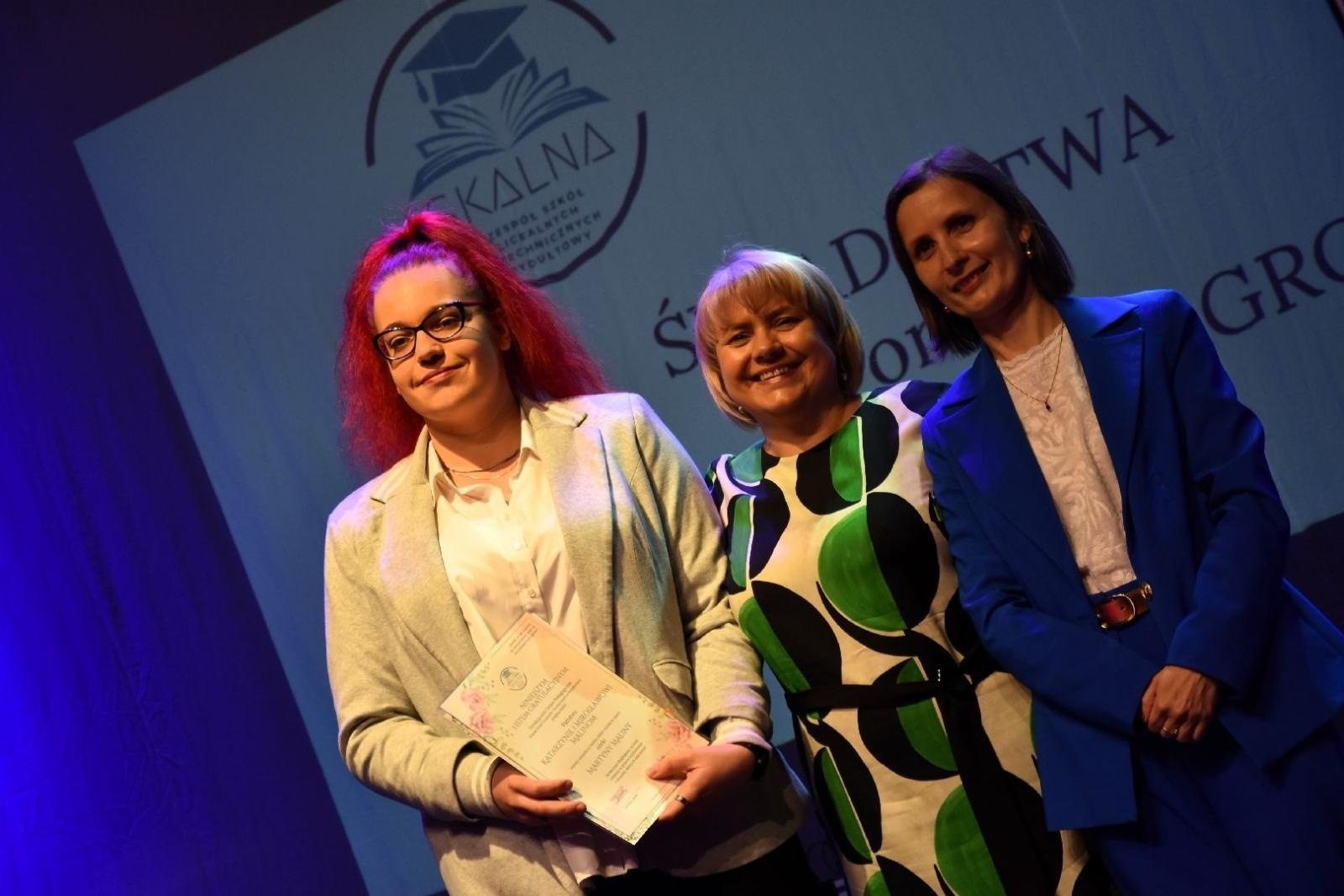 Zdjęcie w galerii na portalu naszwodzislaw.com: Maturzyści powiatowych szkół odebrali świadectwa [FOTO] wiadomości z regionu