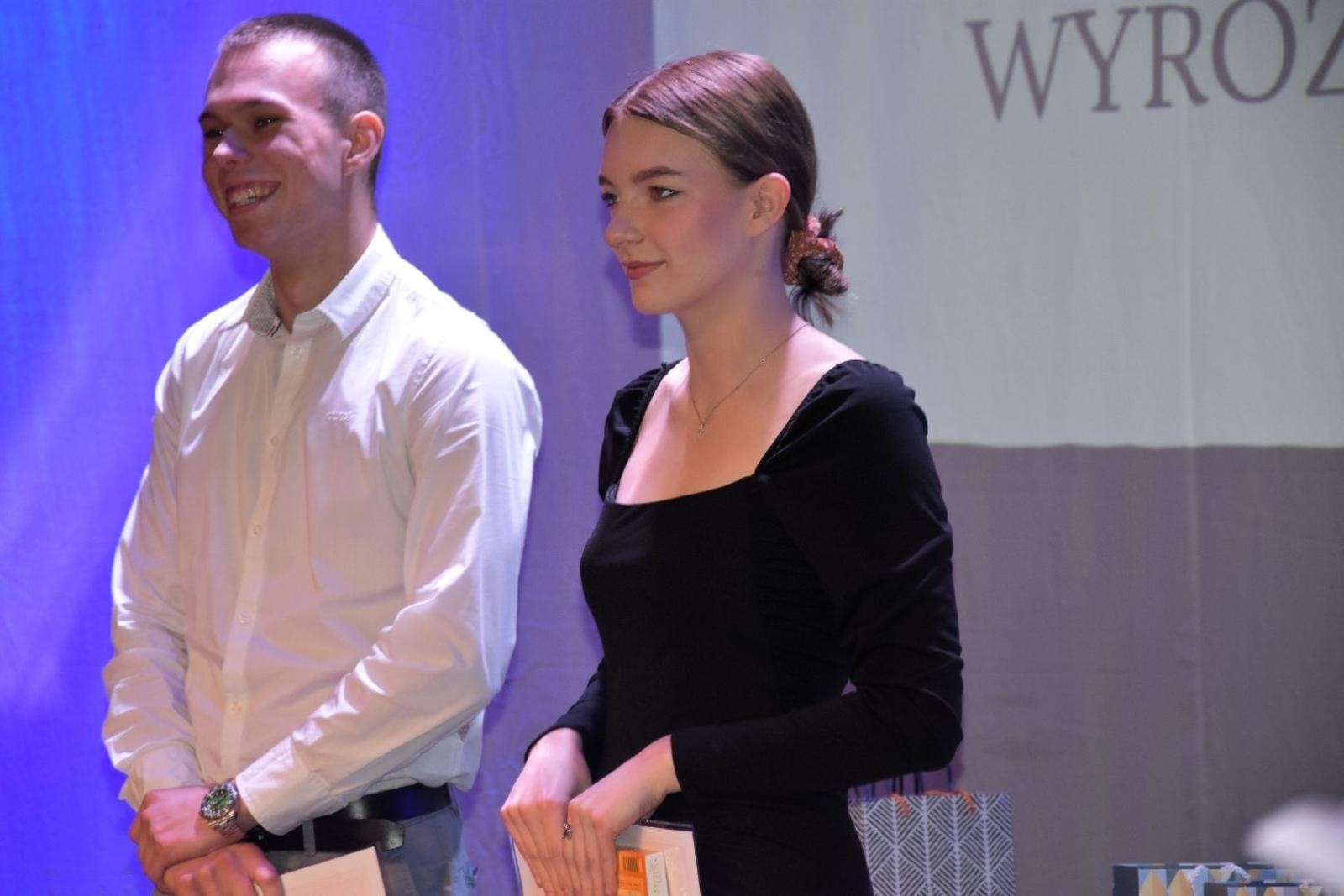 Zdjęcie w galerii na portalu naszwodzislaw.com: Maturzyści powiatowych szkół odebrali świadectwa [FOTO] wiadomości z regionu