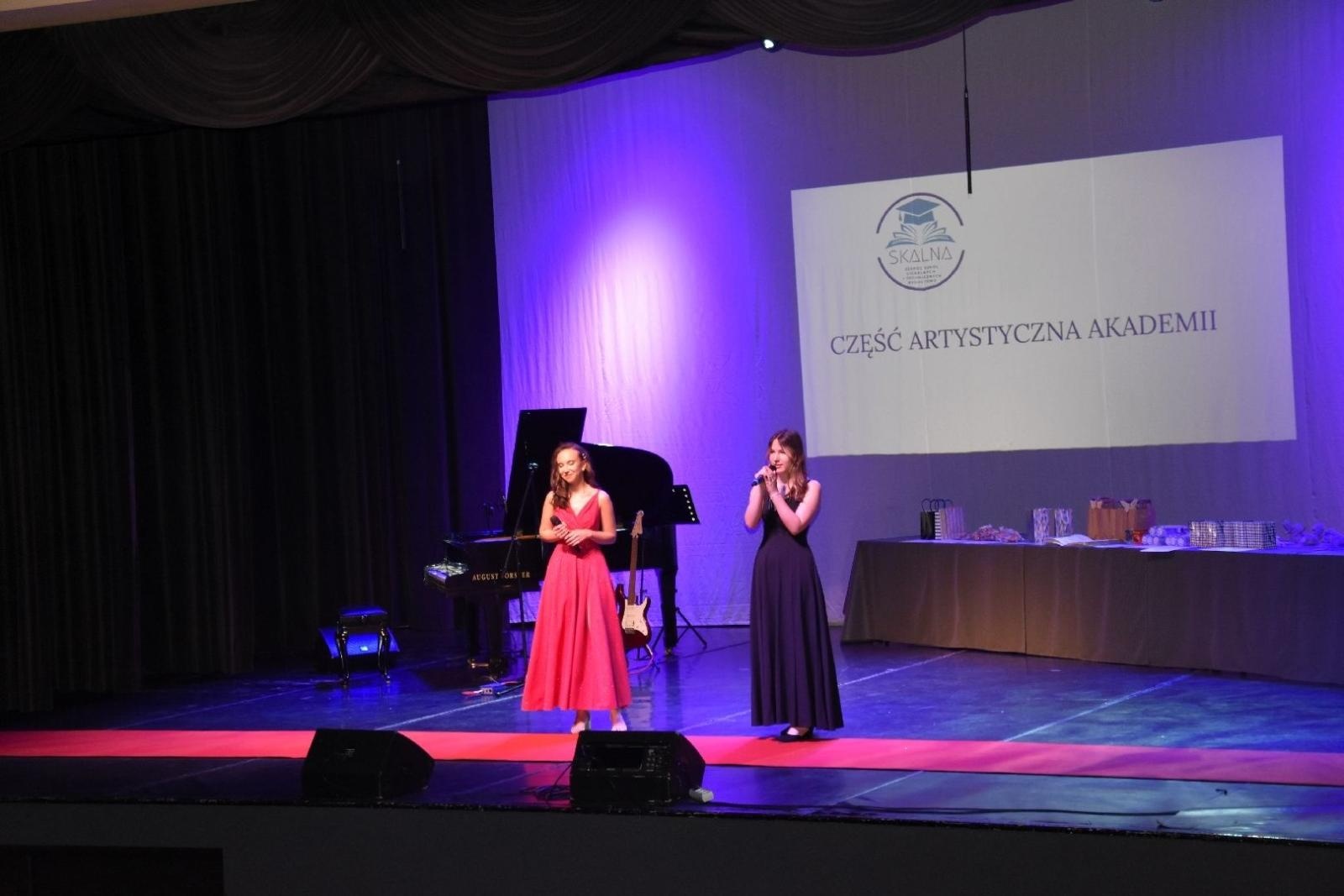 Zdjęcie w galerii na portalu naszwodzislaw.com: Maturzyści powiatowych szkół odebrali świadectwa [FOTO] wiadomości z regionu