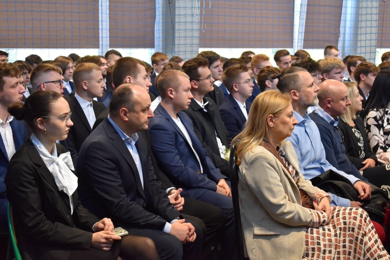 Zdjęcie w galerii na portalu naszwodzislaw.com: Maturzyści powiatowych szkół odebrali świadectwa [FOTO] wiadomości z regionu