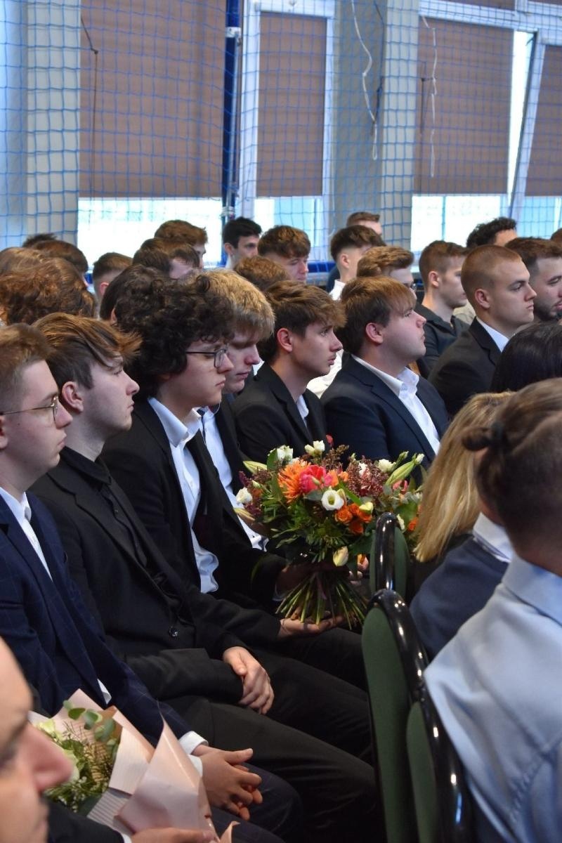 Zdjęcie w galerii na portalu naszwodzislaw.com: Maturzyści powiatowych szkół odebrali świadectwa [FOTO] wiadomości z regionu