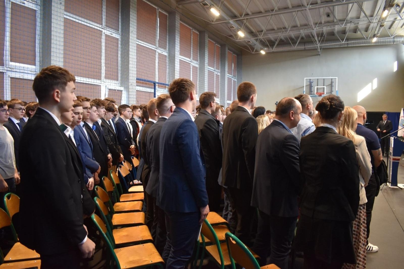 Zdjęcie w galerii na portalu naszwodzislaw.com: Maturzyści powiatowych szkół odebrali świadectwa [FOTO] wiadomości z regionu