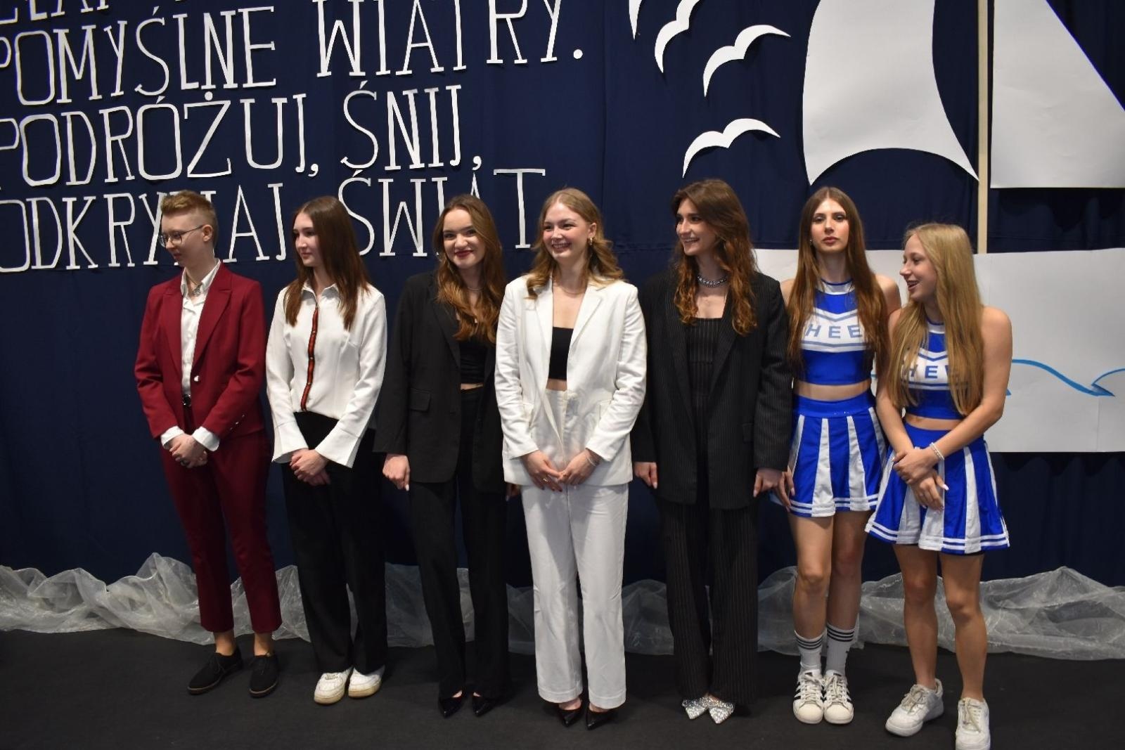 Zdjęcie w galerii na portalu naszwodzislaw.com: Maturzyści powiatowych szkół odebrali świadectwa [FOTO] wiadomości z regionu