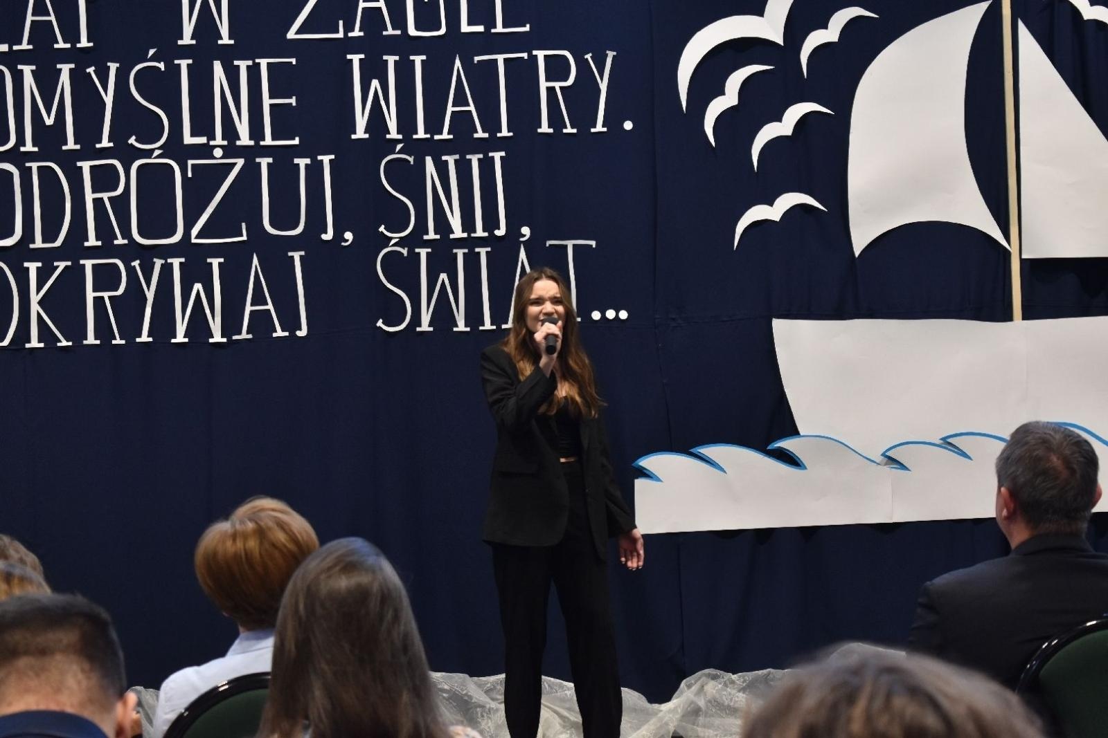 Zdjęcie w galerii na portalu naszwodzislaw.com: Maturzyści powiatowych szkół odebrali świadectwa [FOTO] wiadomości z regionu