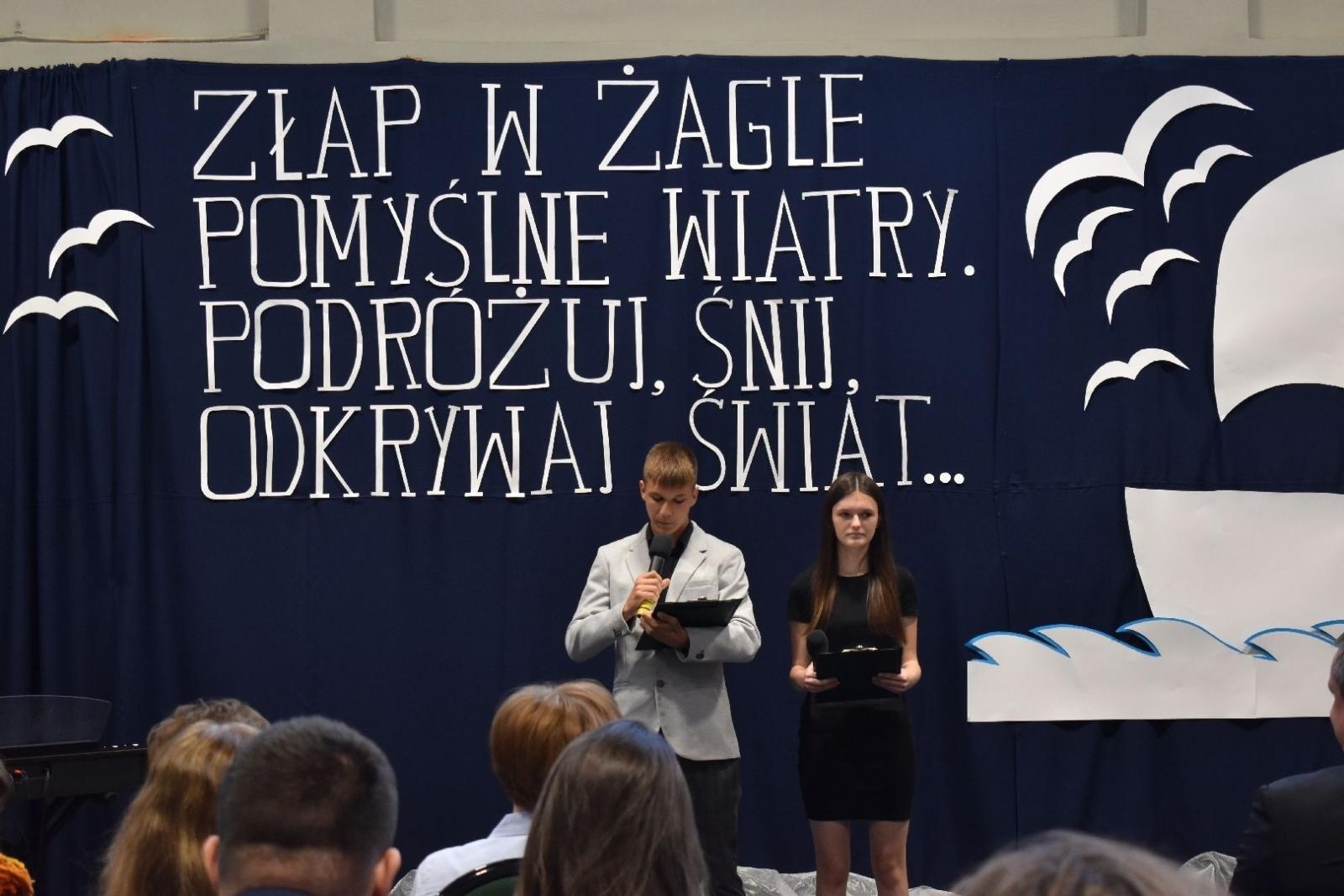 Zdjęcie w galerii na portalu naszwodzislaw.com: Maturzyści powiatowych szkół odebrali świadectwa [FOTO] wiadomości z regionu