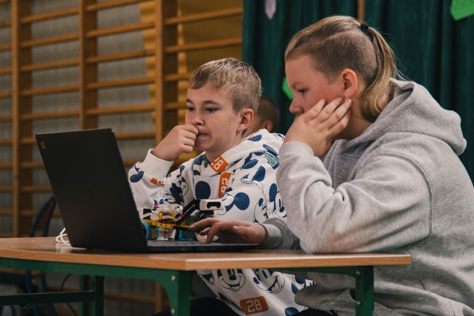 Zdjęcie w galerii na portalu naszwodzislaw.com: Miejski konkurs programowania w ZSP 2 [FOTO] wiadomości z regionu