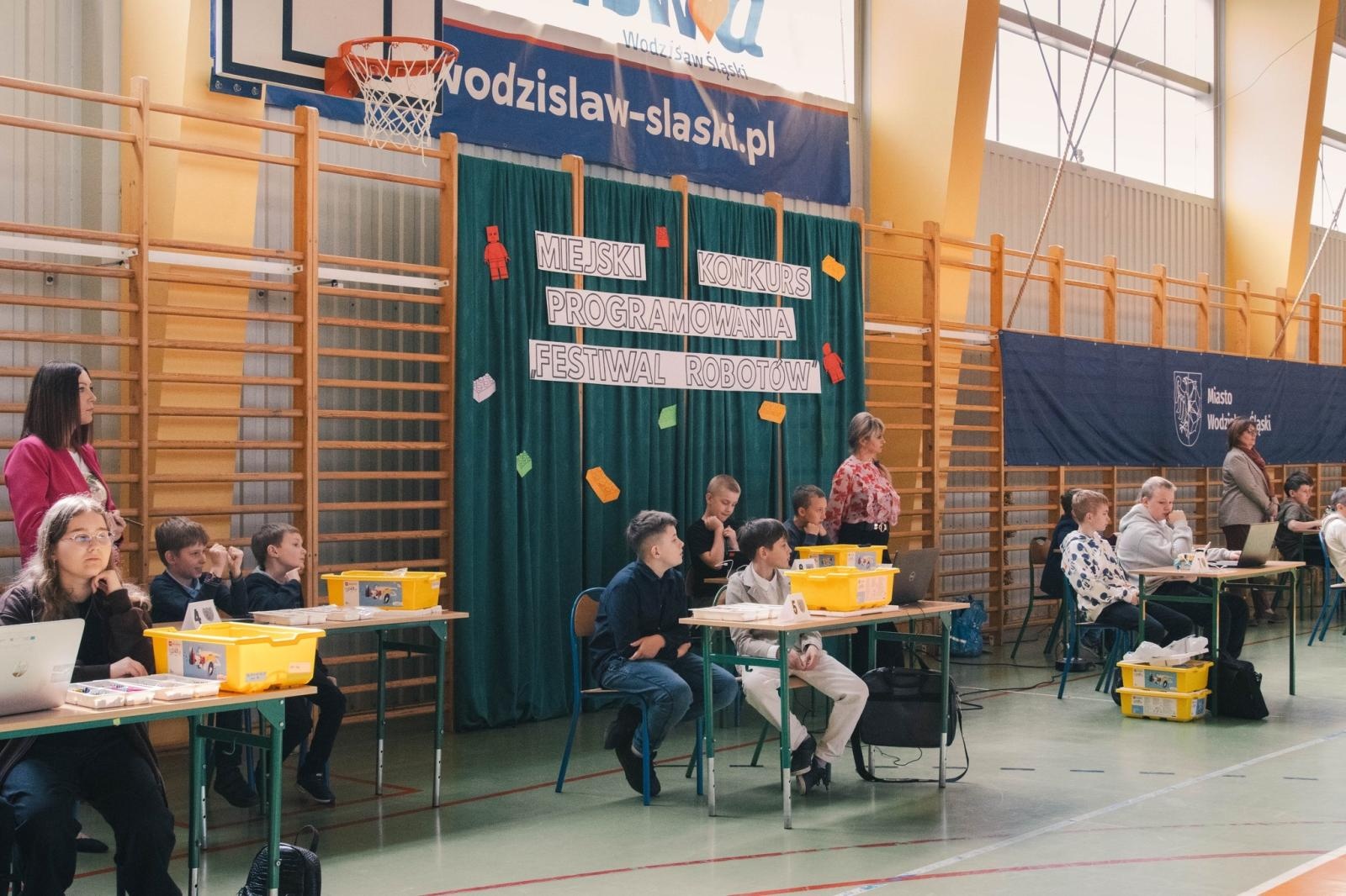 Zdjęcie w galerii na portalu naszwodzislaw.com: Miejski konkurs programowania w ZSP 2 [FOTO] wiadomości z regionu