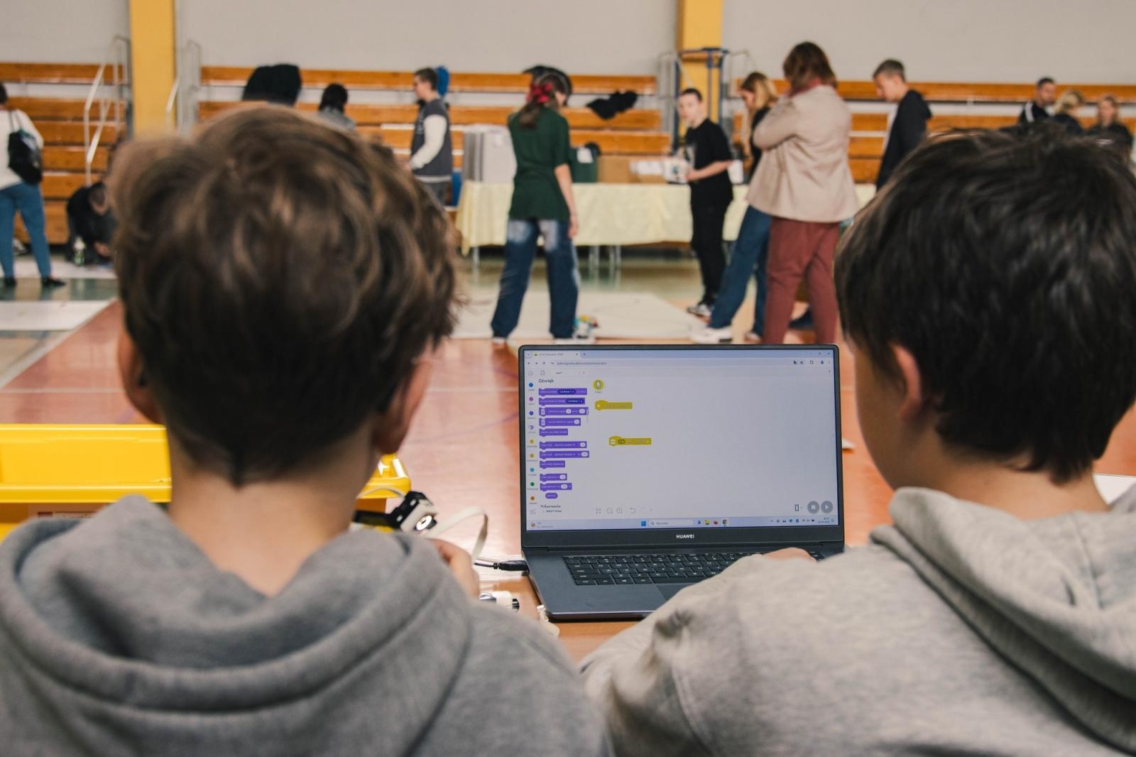 Zdjęcie w galerii na portalu naszwodzislaw.com: Miejski konkurs programowania w ZSP 2 [FOTO] wiadomości z regionu