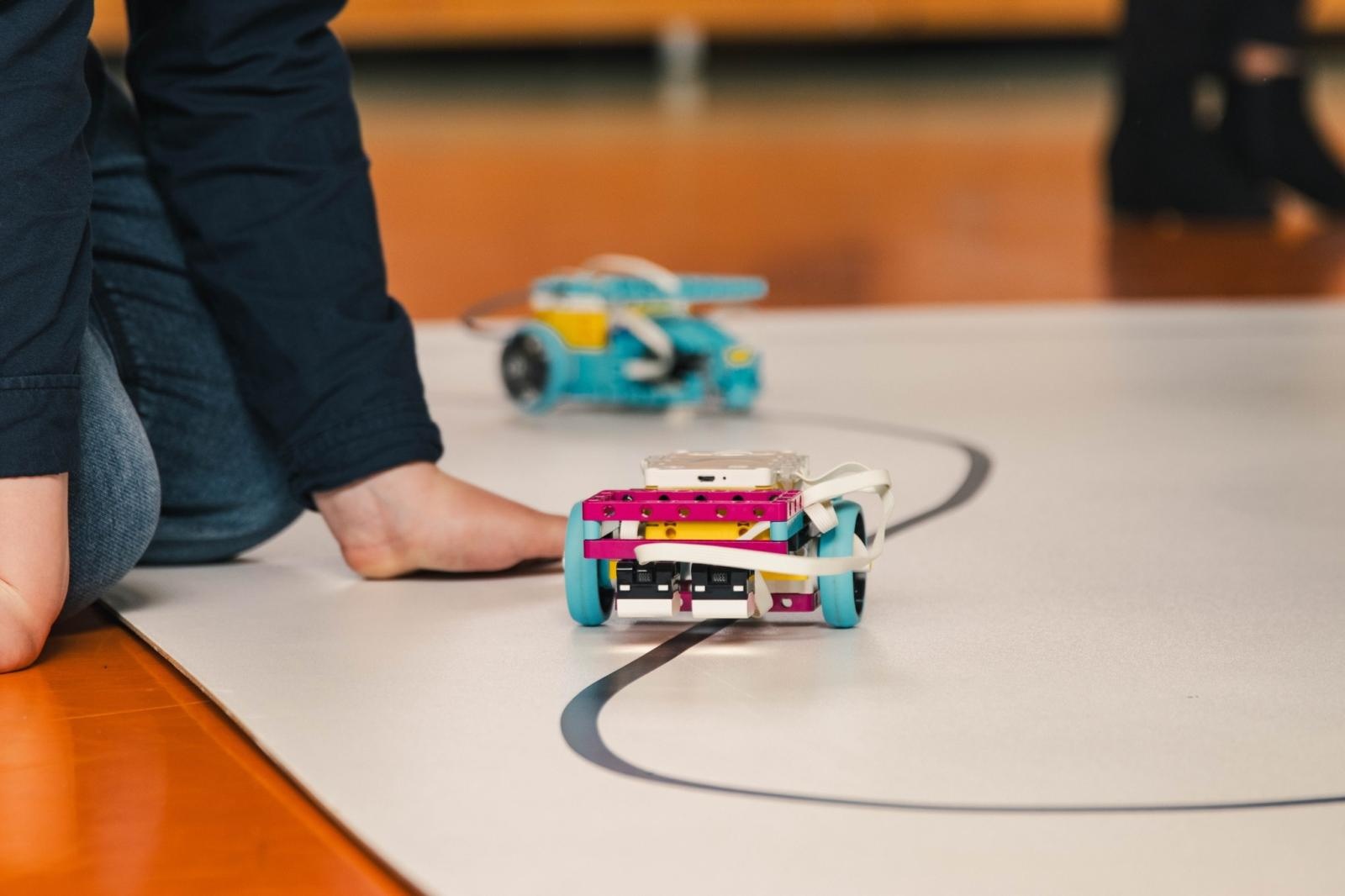 Zdjęcie w galerii na portalu naszwodzislaw.com: Miejski konkurs programowania w ZSP 2 [FOTO] wiadomości z regionu